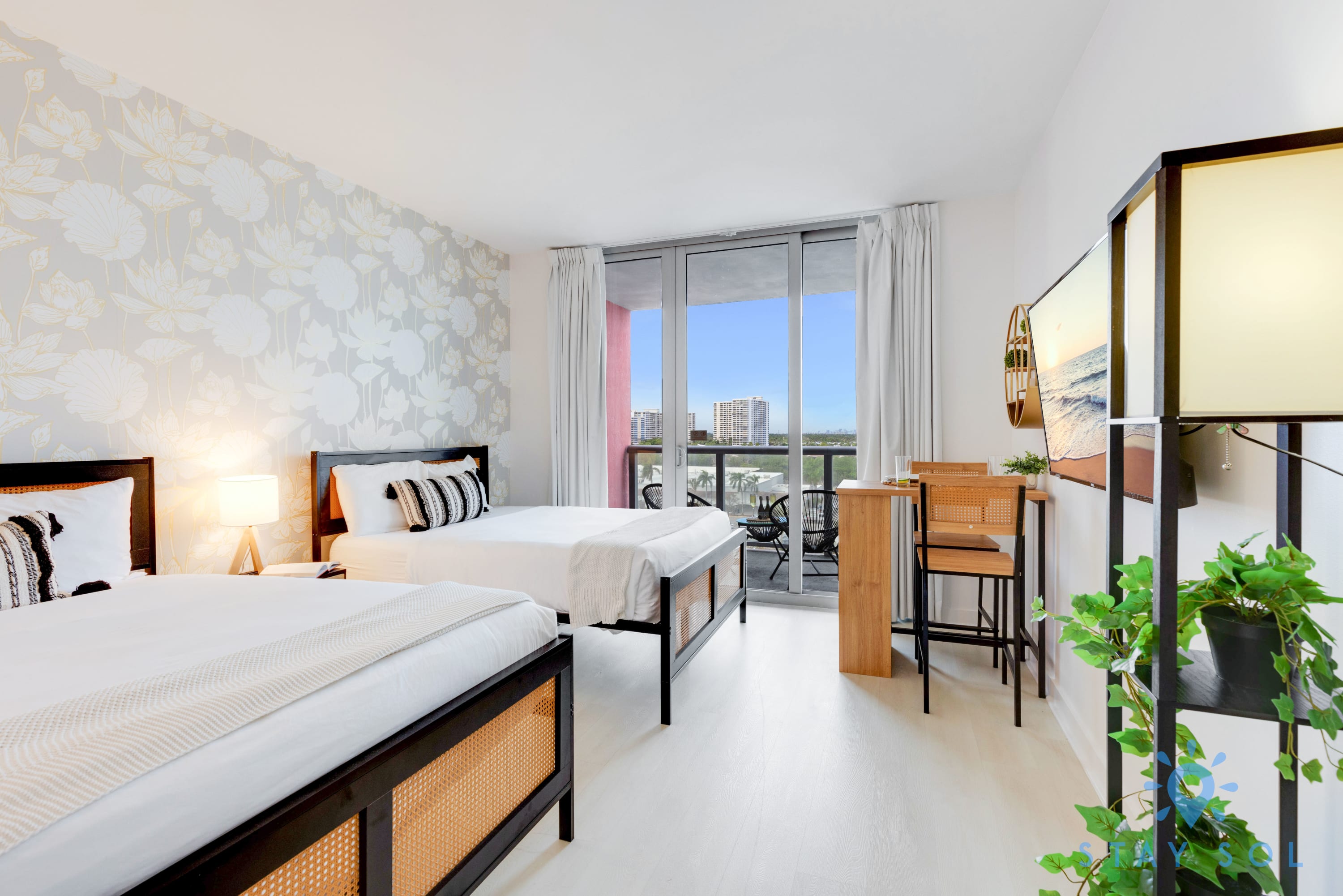 Amazing Studio, Infinity View Balcony — Hallandale Beach, FL — vacation rental