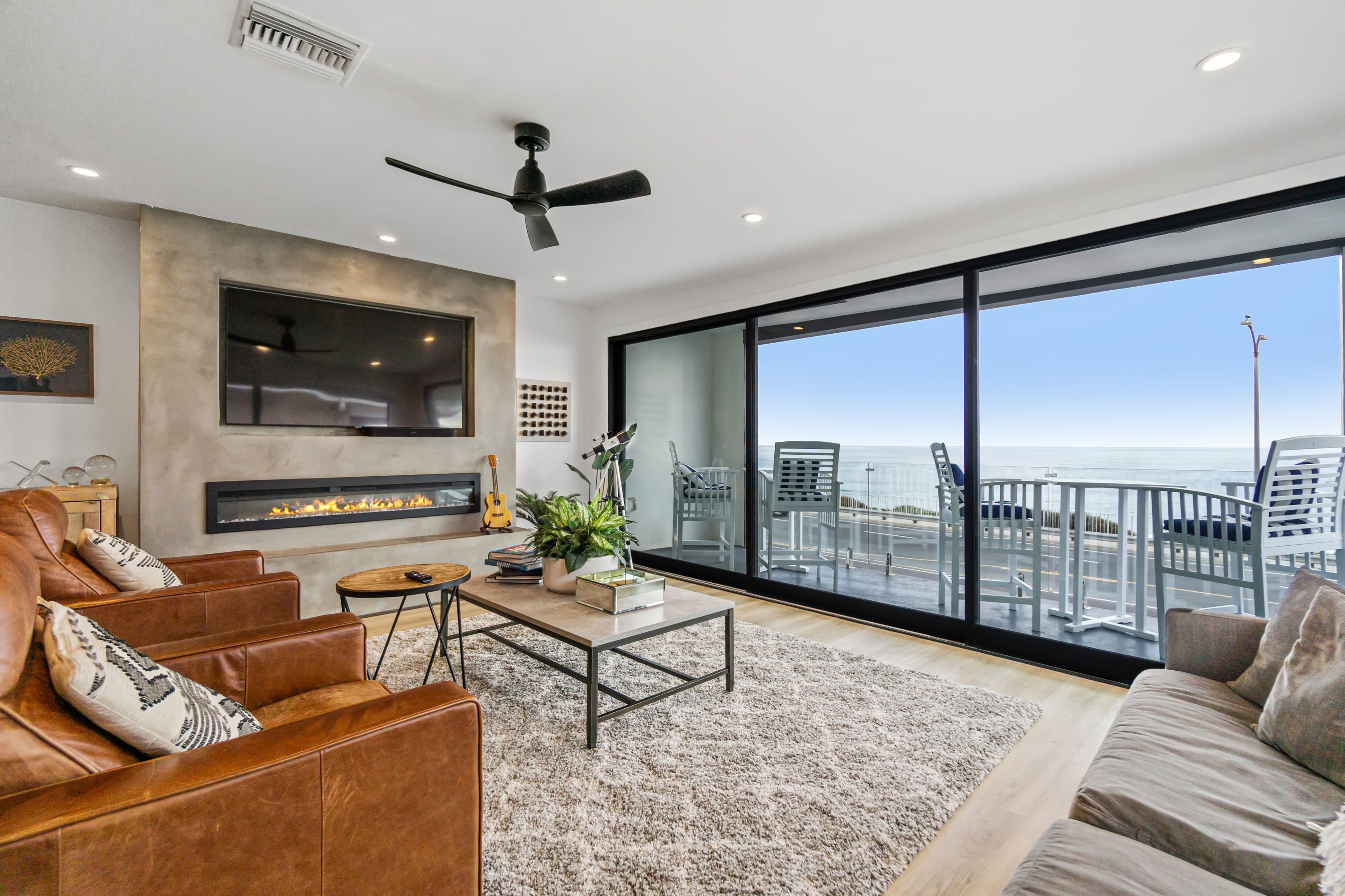 Oceanfront Balcony And Breathtaking Views - Indulgent Coastal Retreat - Carlsbad, CA