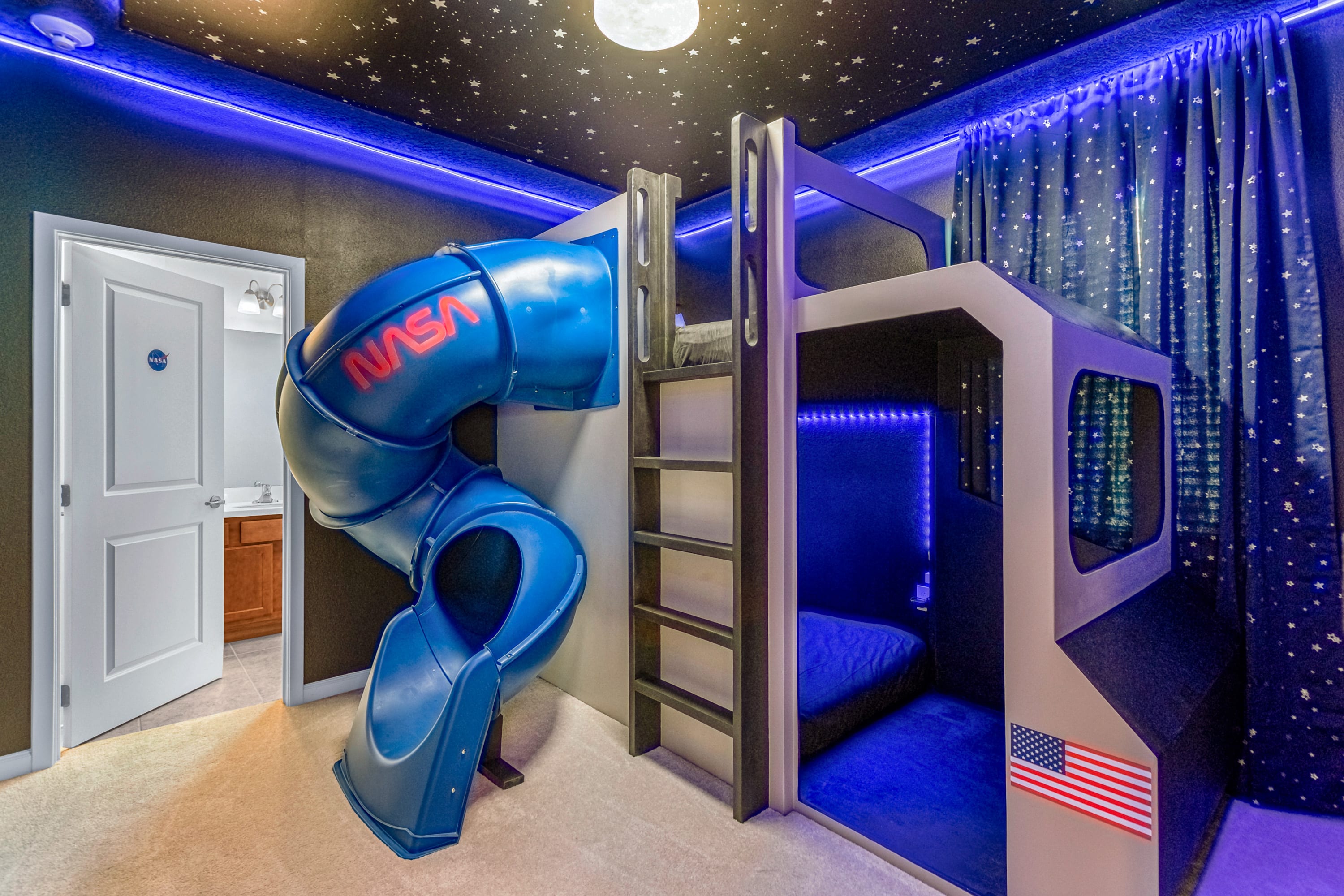 Upstay Mansion w Kids Theme Rooms Pool Cinema