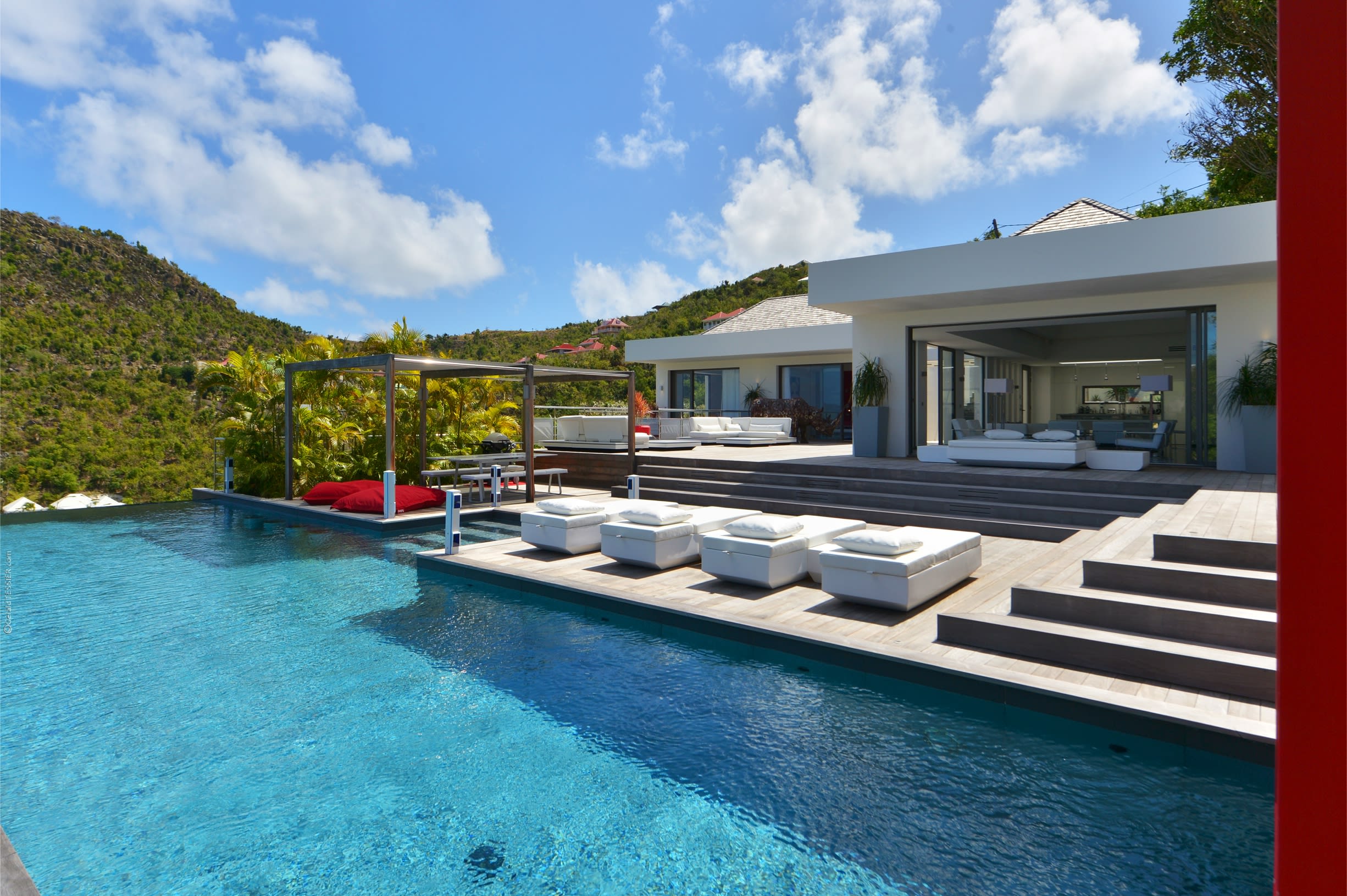 Villa ETERNITY – Ultra-Modern Hillside Retreat with Two Heated Pools — Flamands — vacation rental