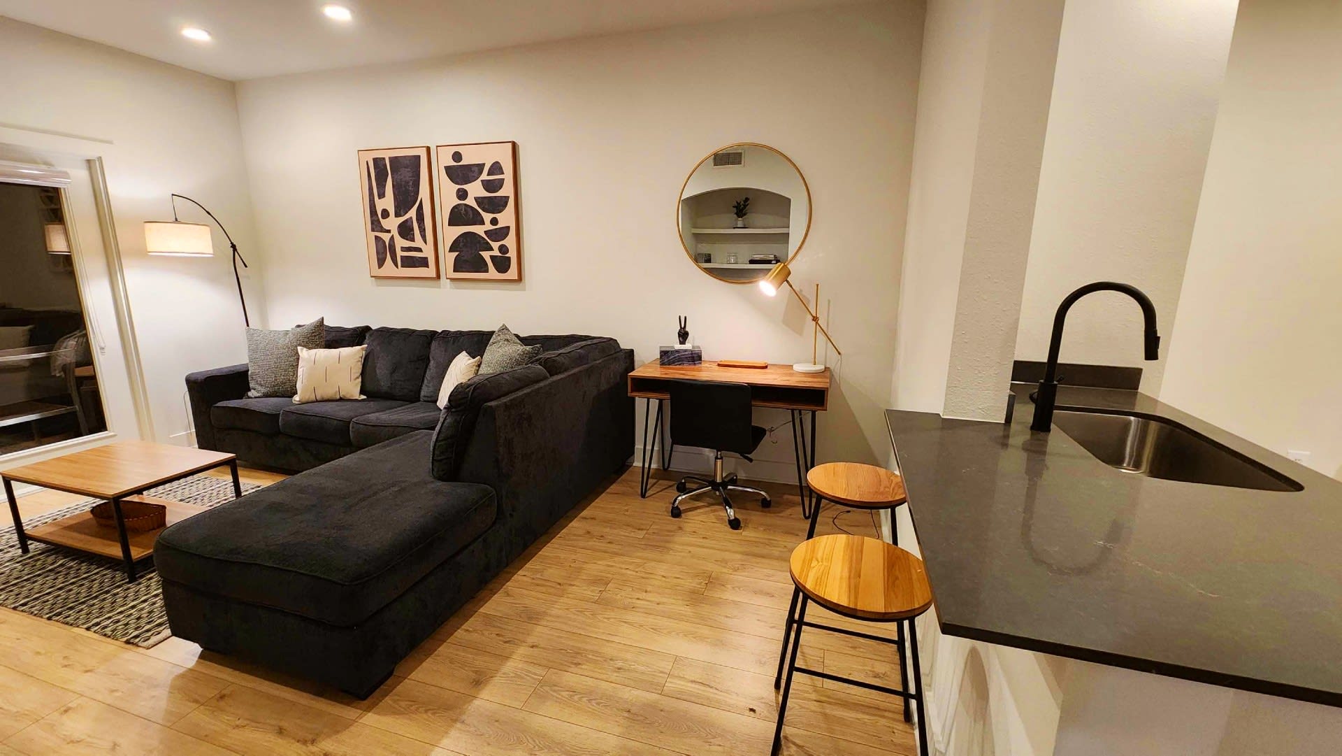 Montrose Spring - Stylish 1 BR in Houston 2
