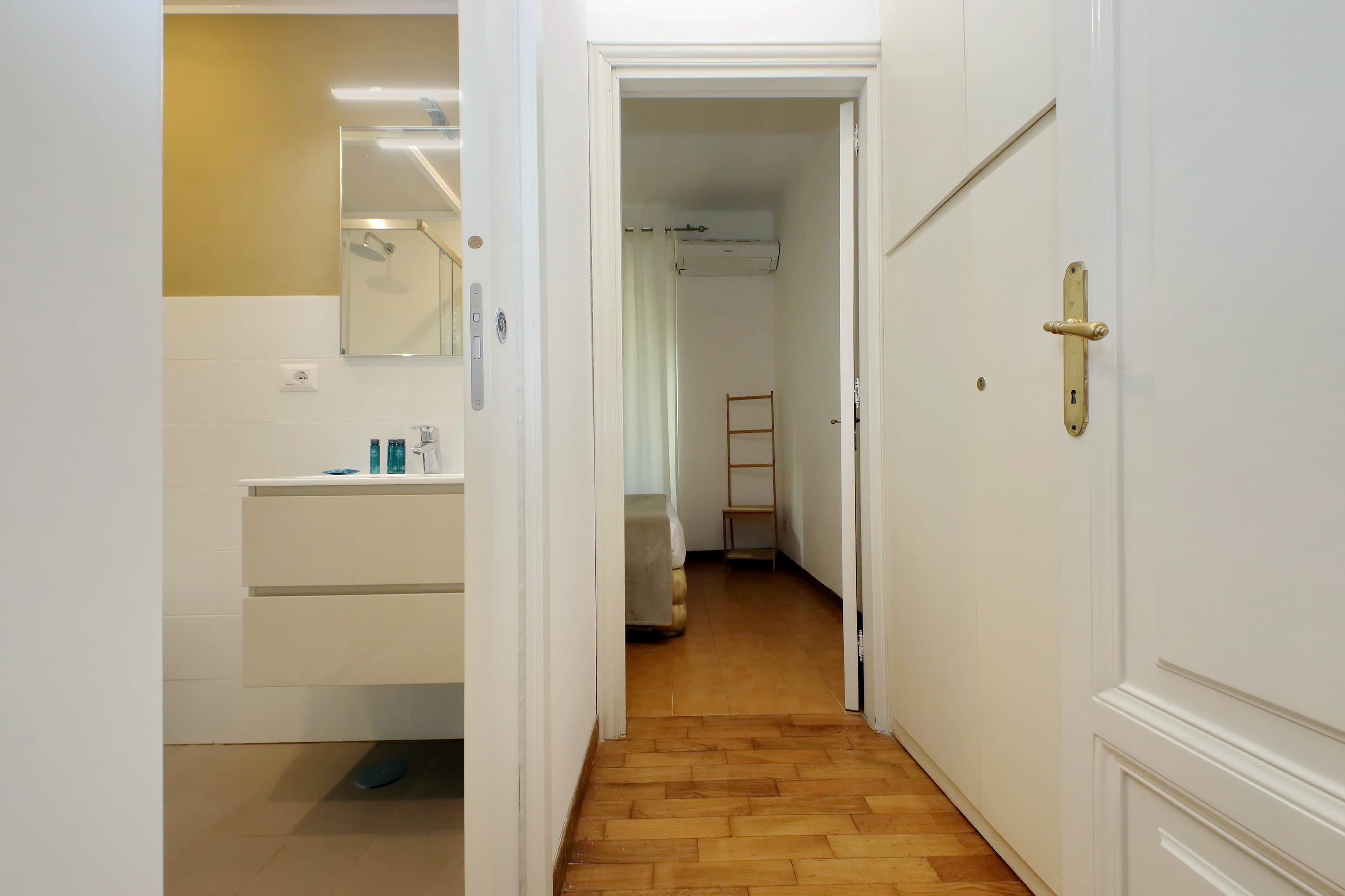 Tritone apartment - Image 24