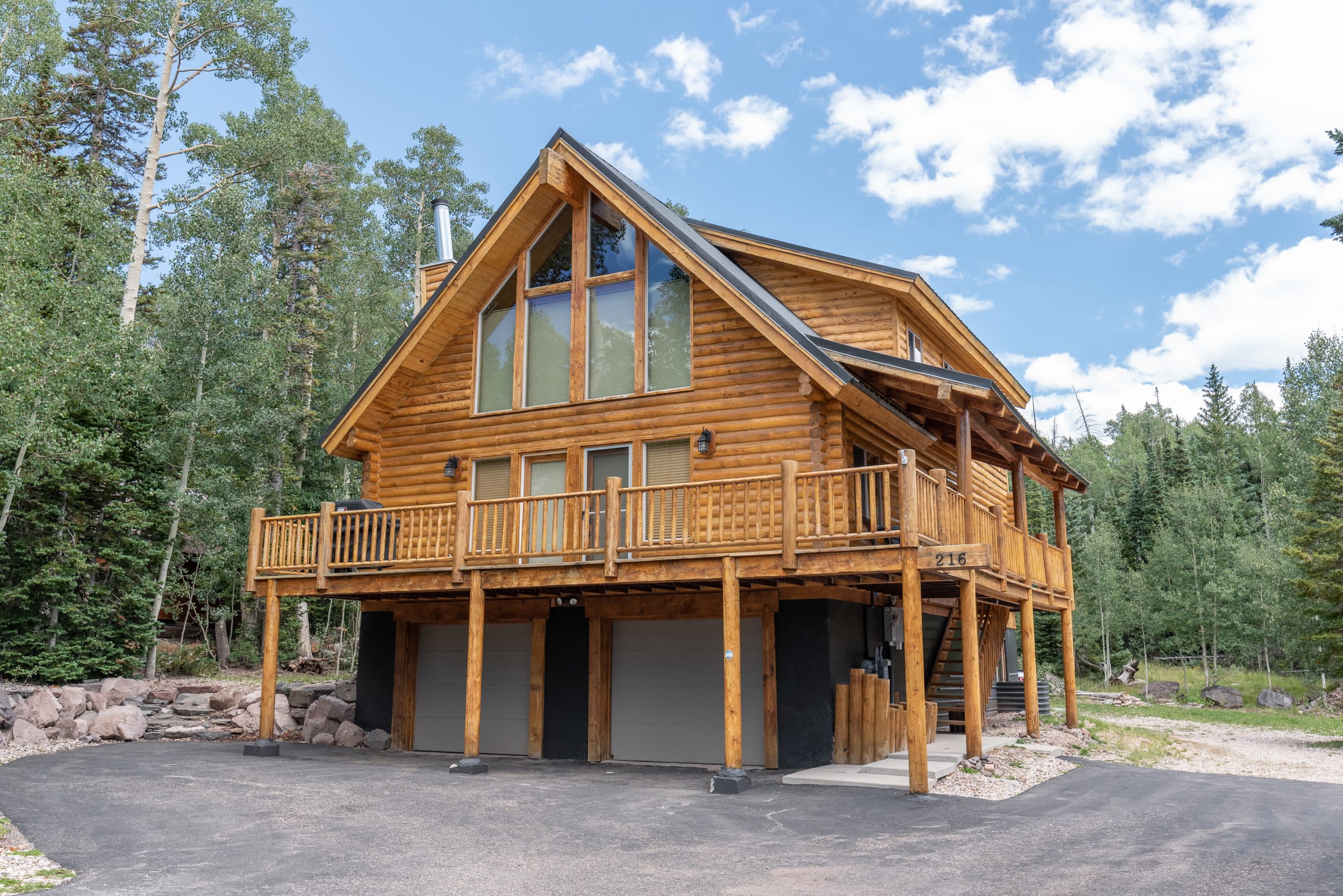 216 Rue Jolley -immaculate cabin with the feeling of home. guaranteed memories.  — Brian Head, UT — vacation rental