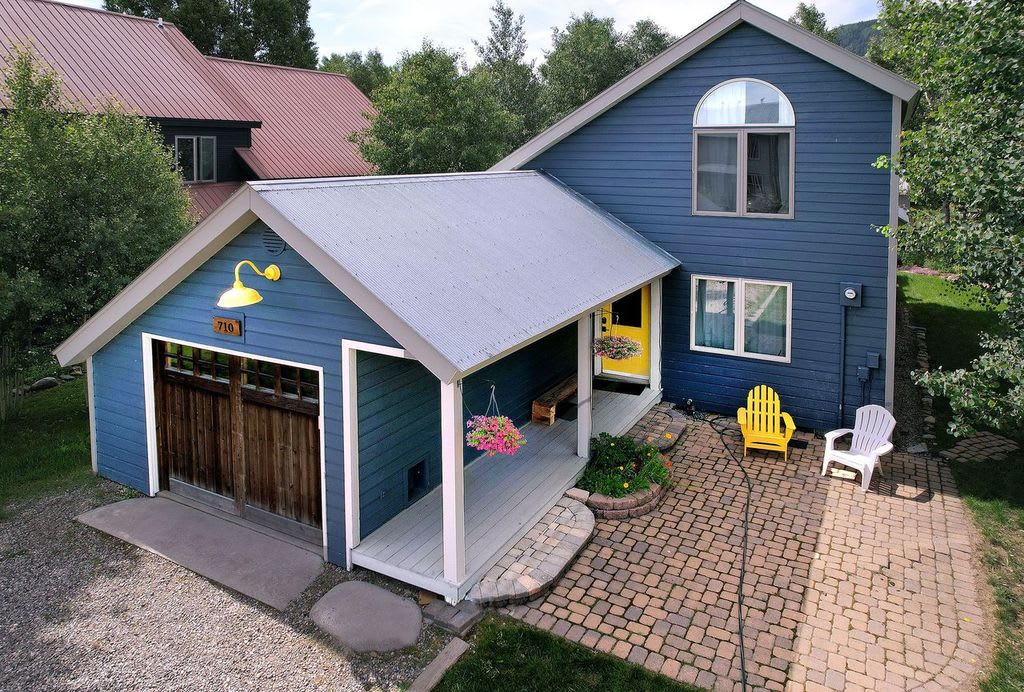Butte Beauty, Quaint East End Home in CB. Hot tub — Crested Butte, CO — vacation rental