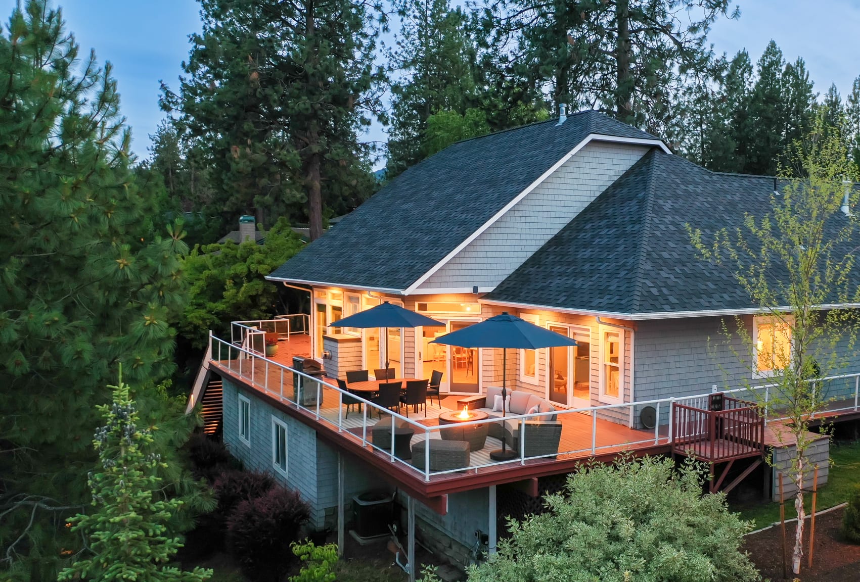 Riverside Harbor House | Luxury Riverfront | Dock & Fire Pit β Post Falls, ID β vacation rental