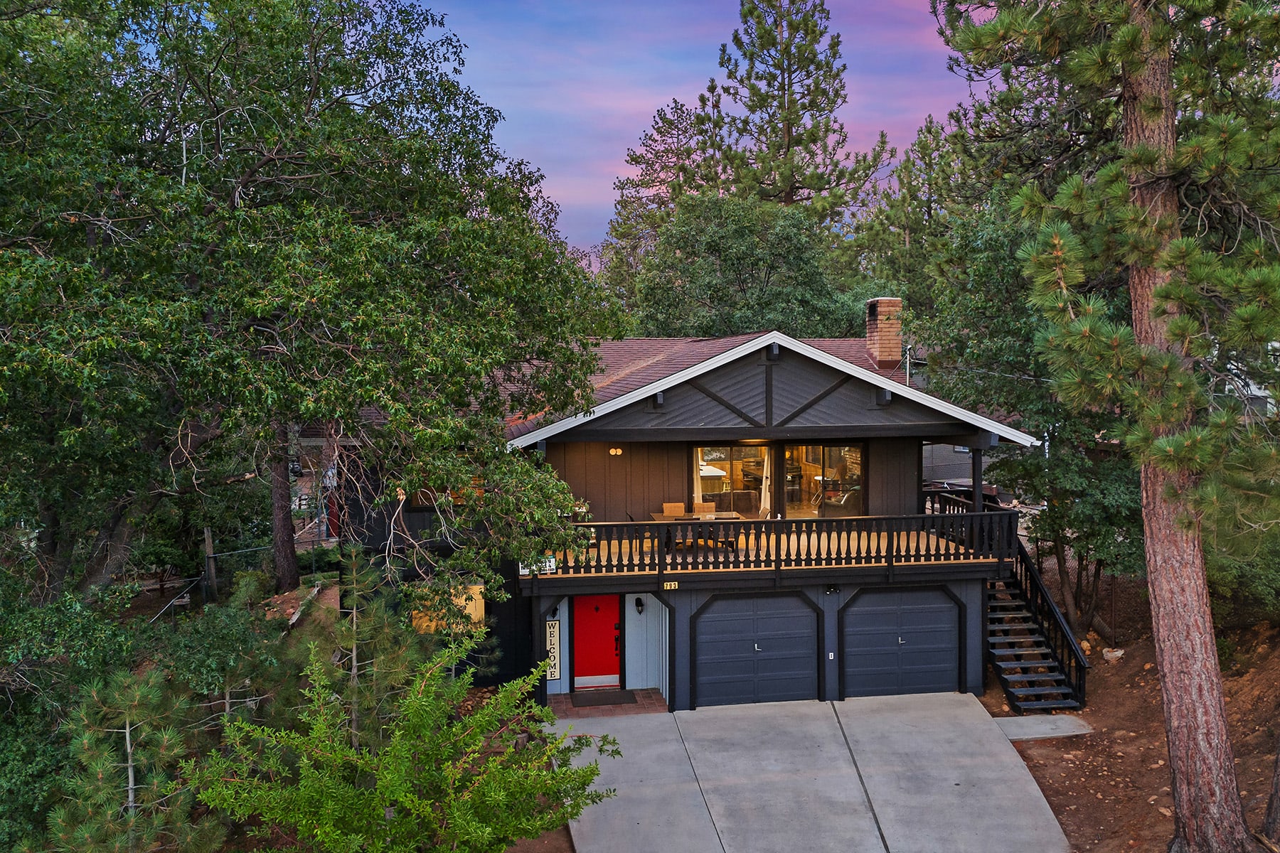 Mancave. Steps to Summit Resort. Spa and BBQ.