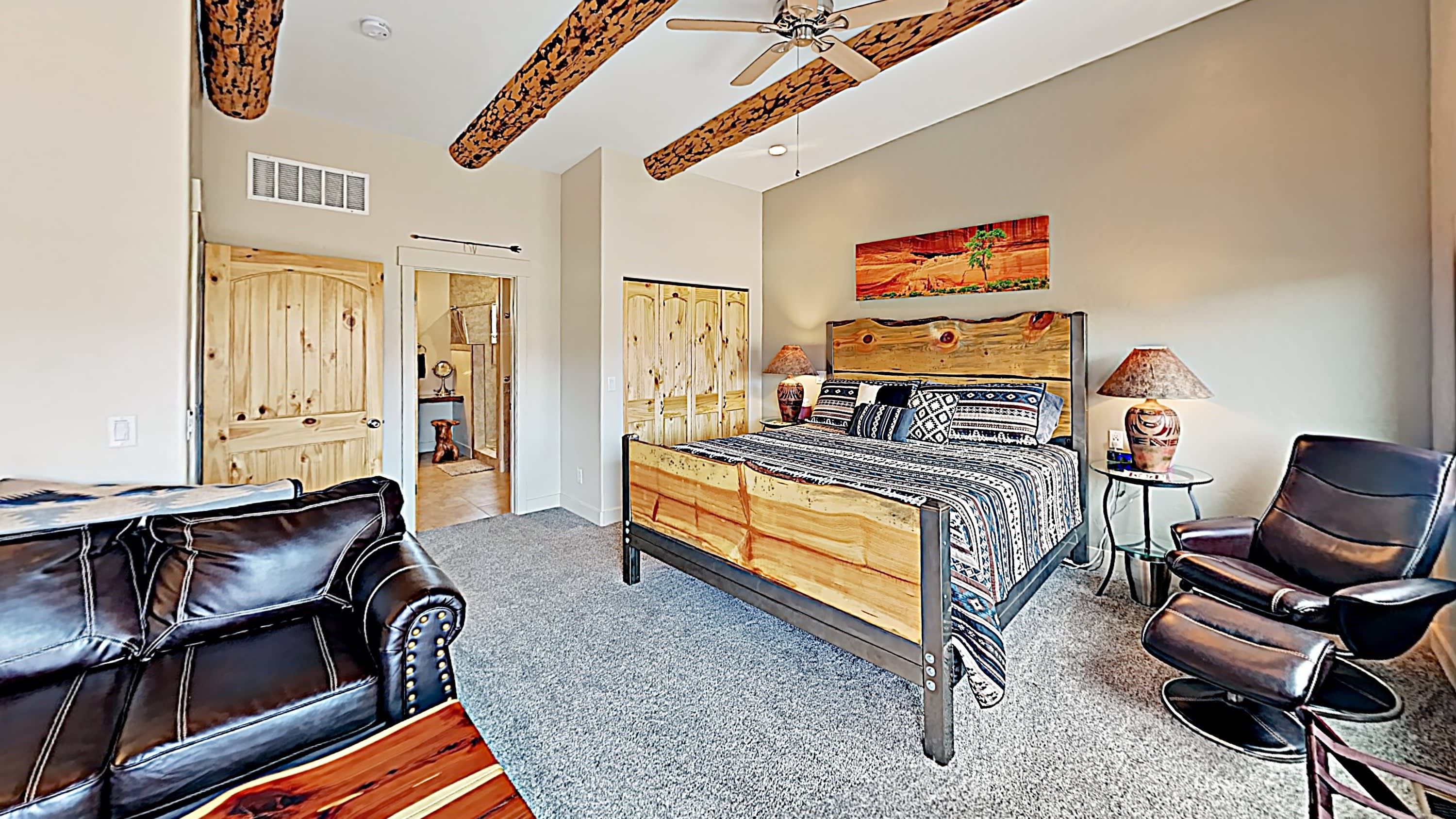 Moab Village Luxury Retreat Gorgeous views, PVT Hot Tub, 3 STE, 3.5 BTH, 1.5 KT — Moab, UT — vacation rental