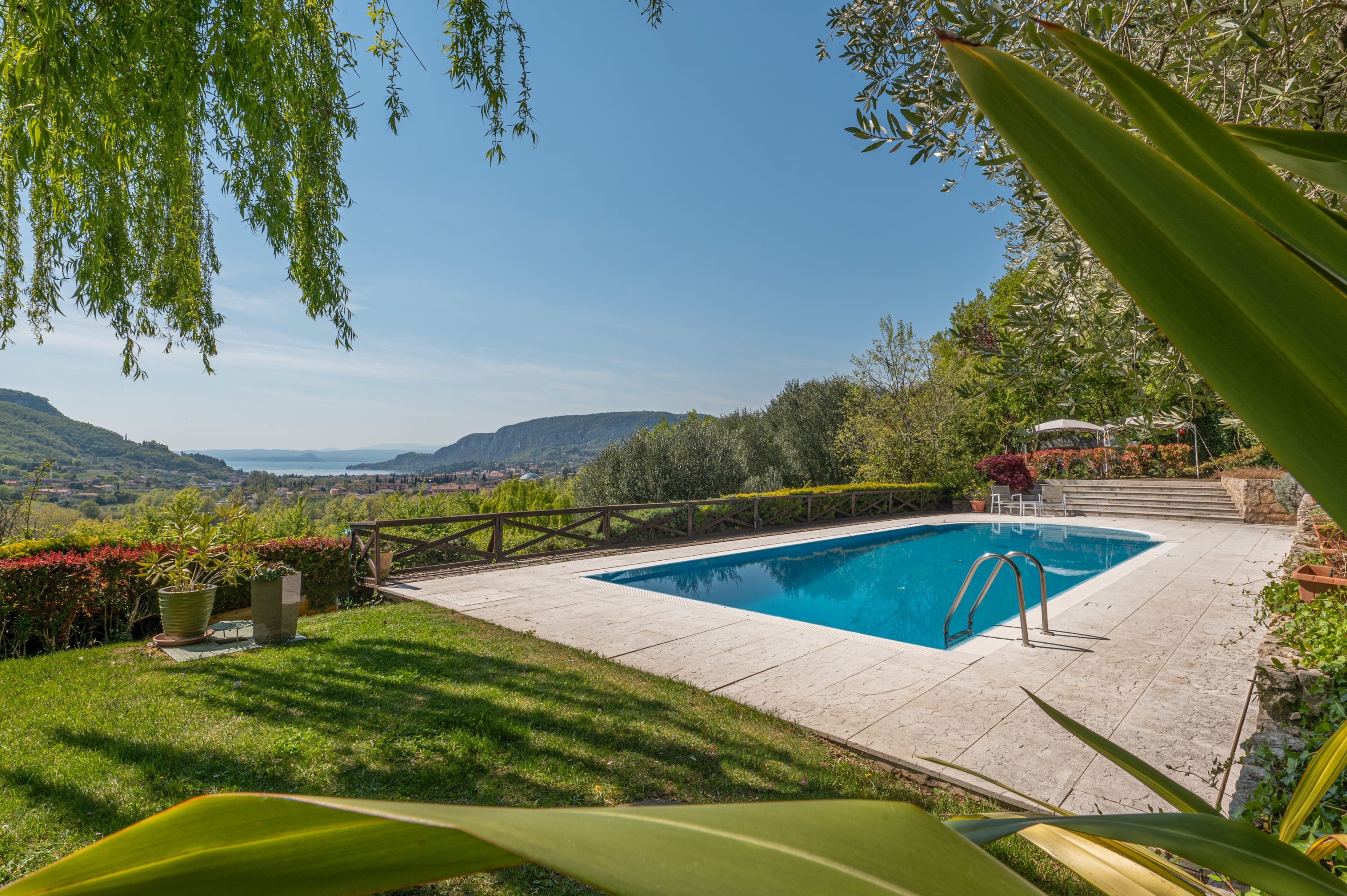 Beautiful villa with private garden and pool — Costermano, VR — vacation rental