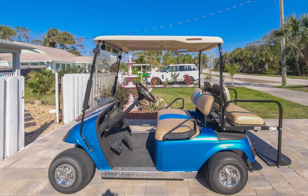 3BR Coastal Home + Heated Pool, Golf Cart & Bikes 2