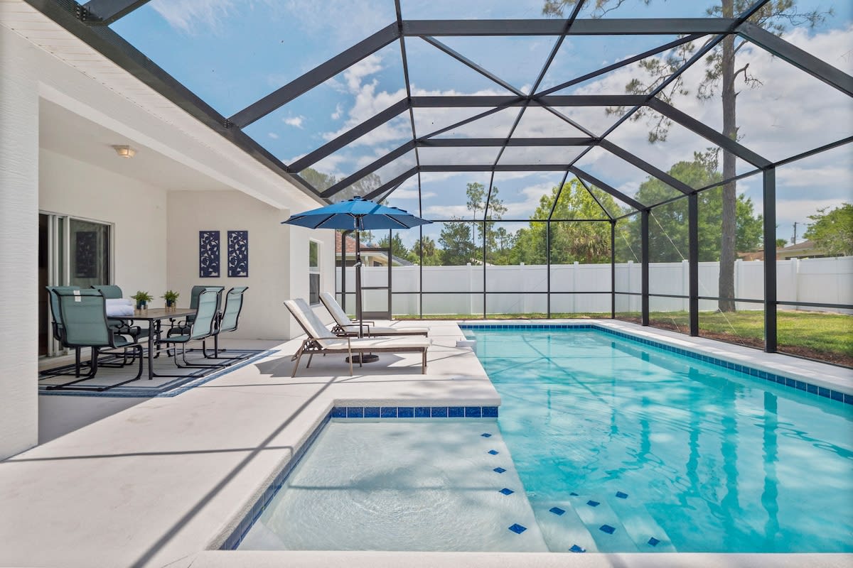 Renovated Pool home with Game room and Bicycles