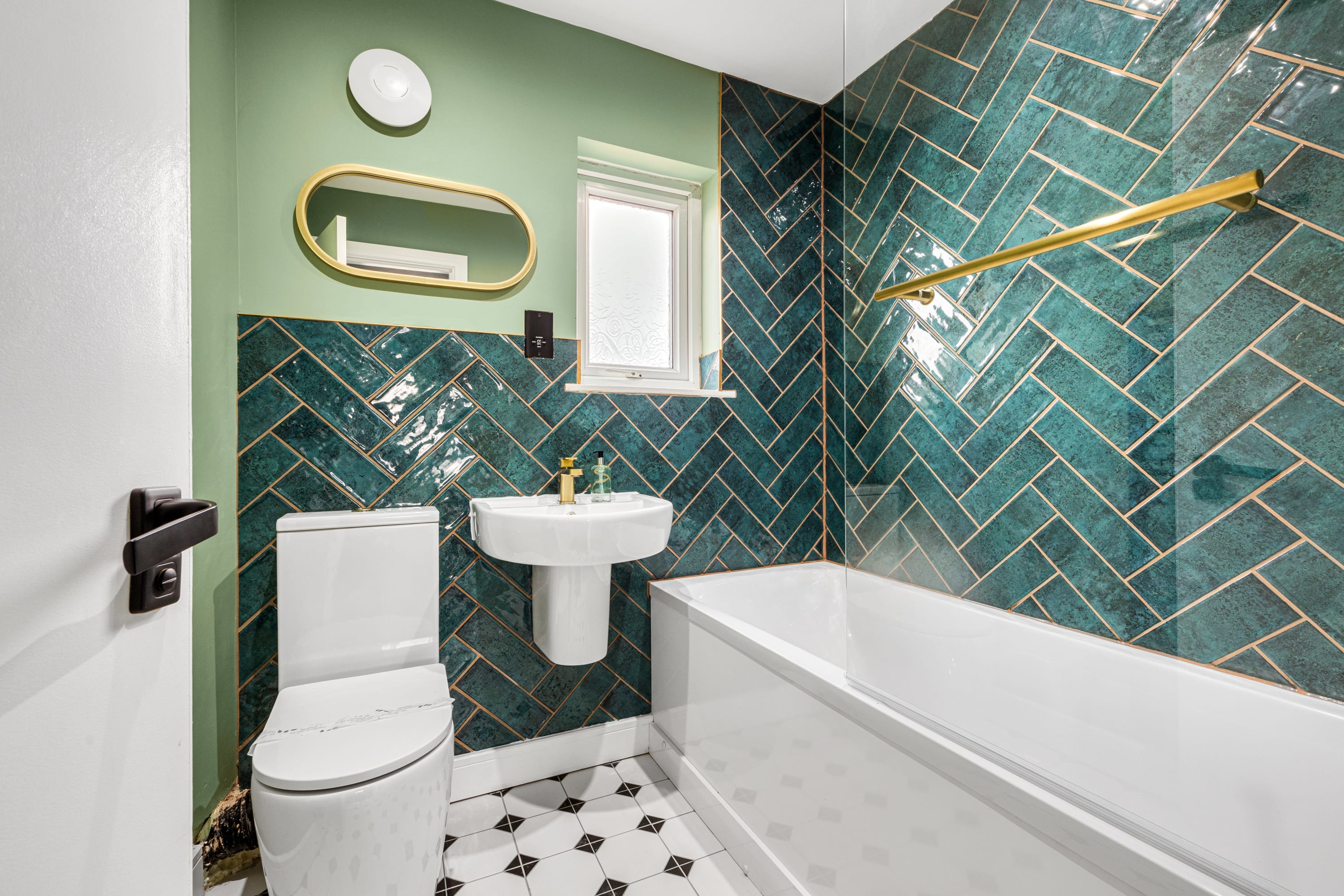 Amazonian Luxury Family Home MCR City Centre+Park in Shilford Drive 10 M4 4JG - Property image 45 - VivreStays