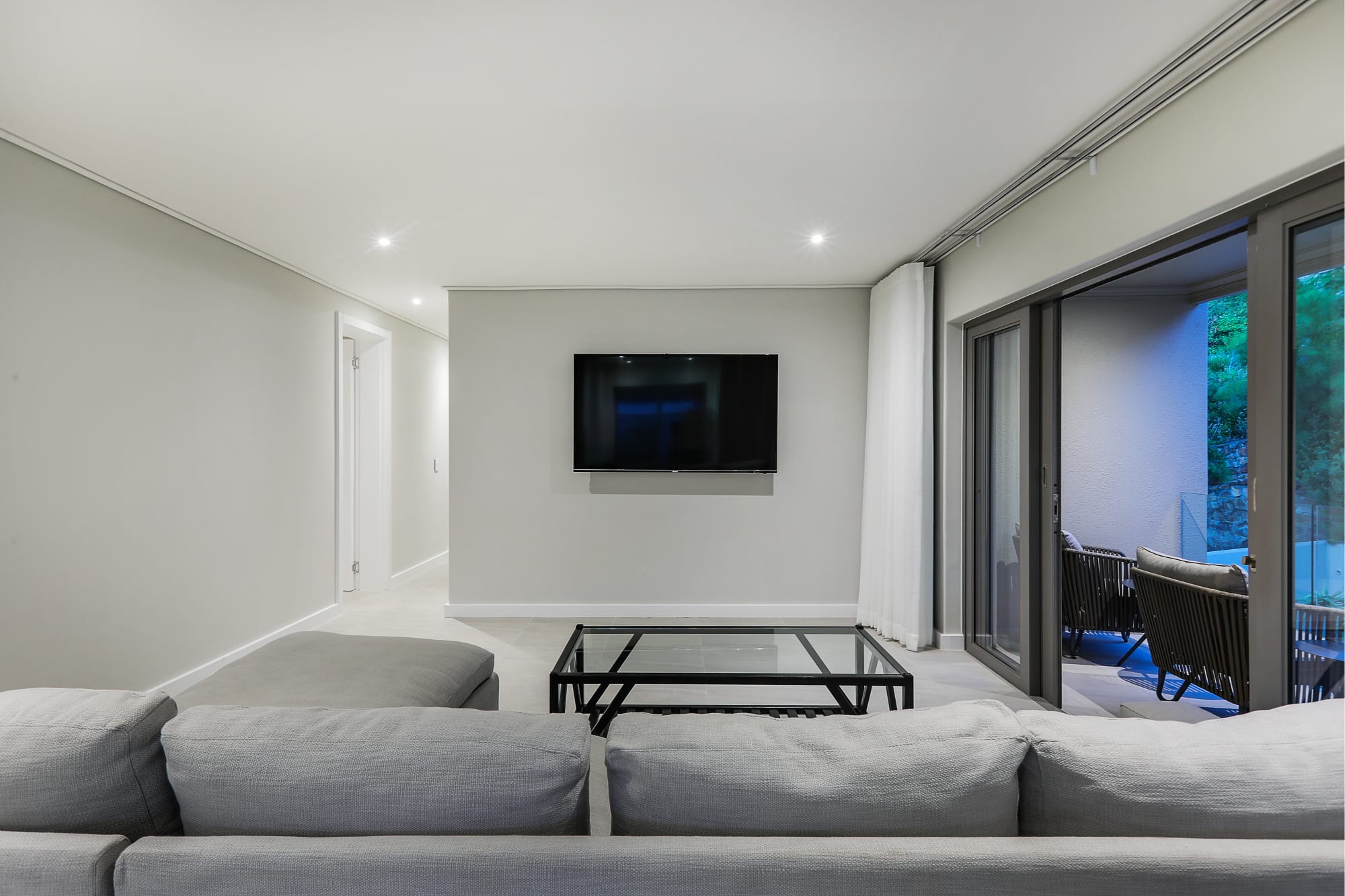 Large 9 Bedroom Villa in Camps Bay w Pool Apostles Views 10