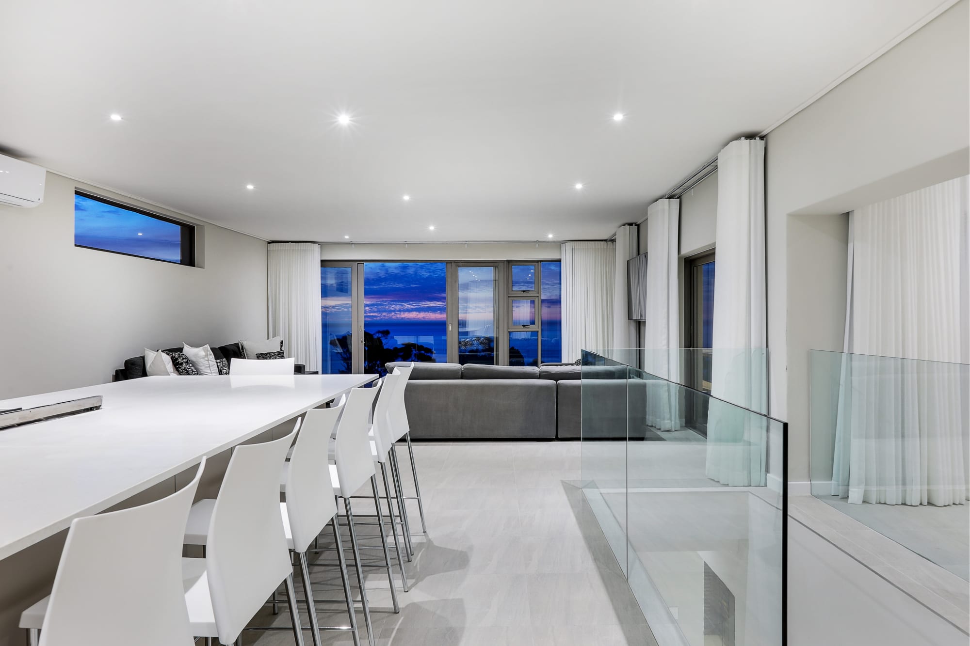 Large 9 Bedroom Villa in Camps Bay w Pool Apostles Views 6