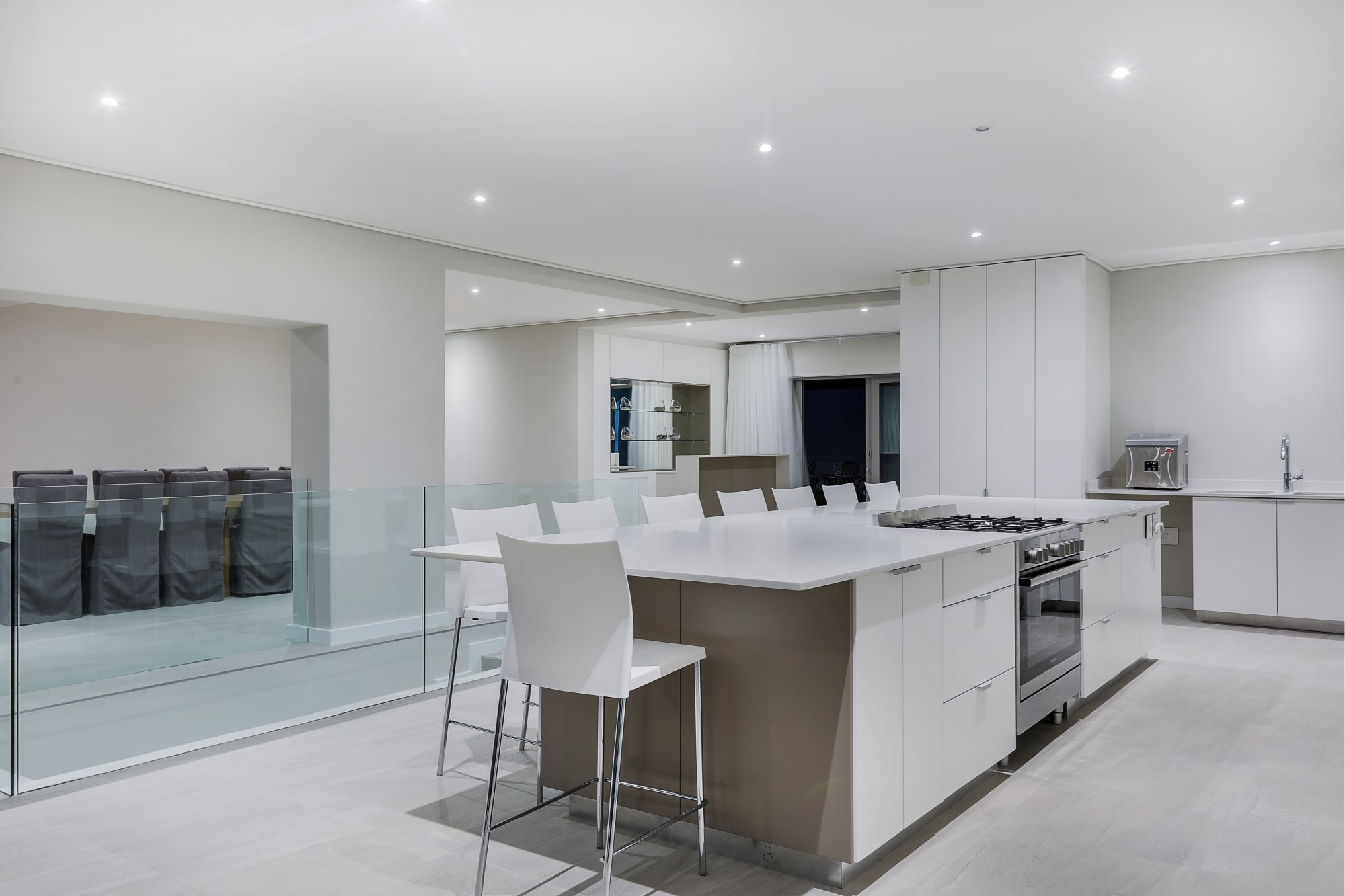 Large 9 Bedroom Villa in Camps Bay w Pool Apostles Views 7