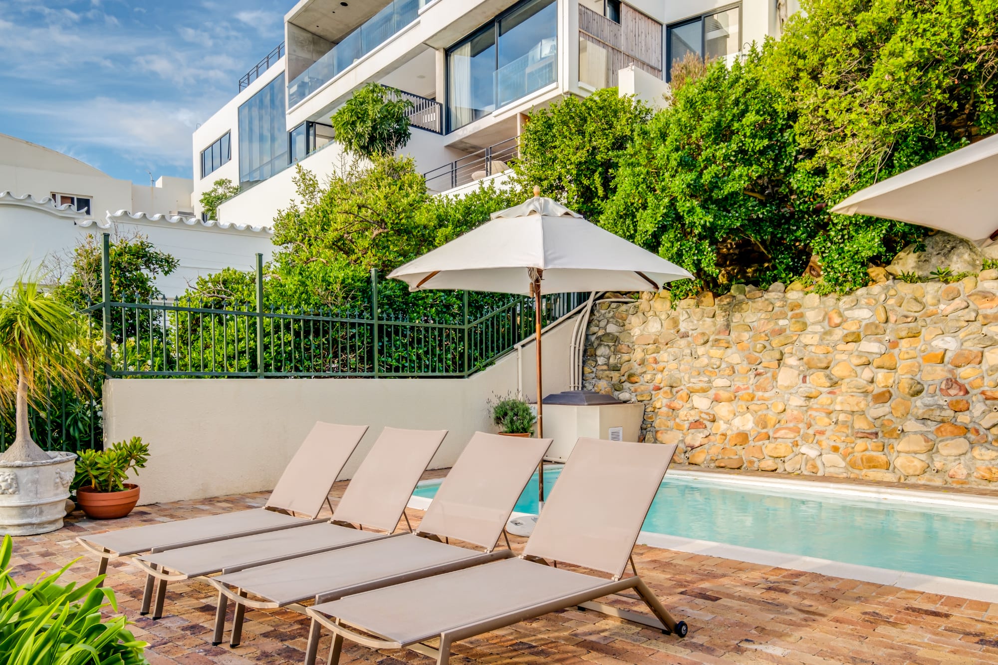 Colonial style Apartment w Views and Pool Area CBT Lodge 6