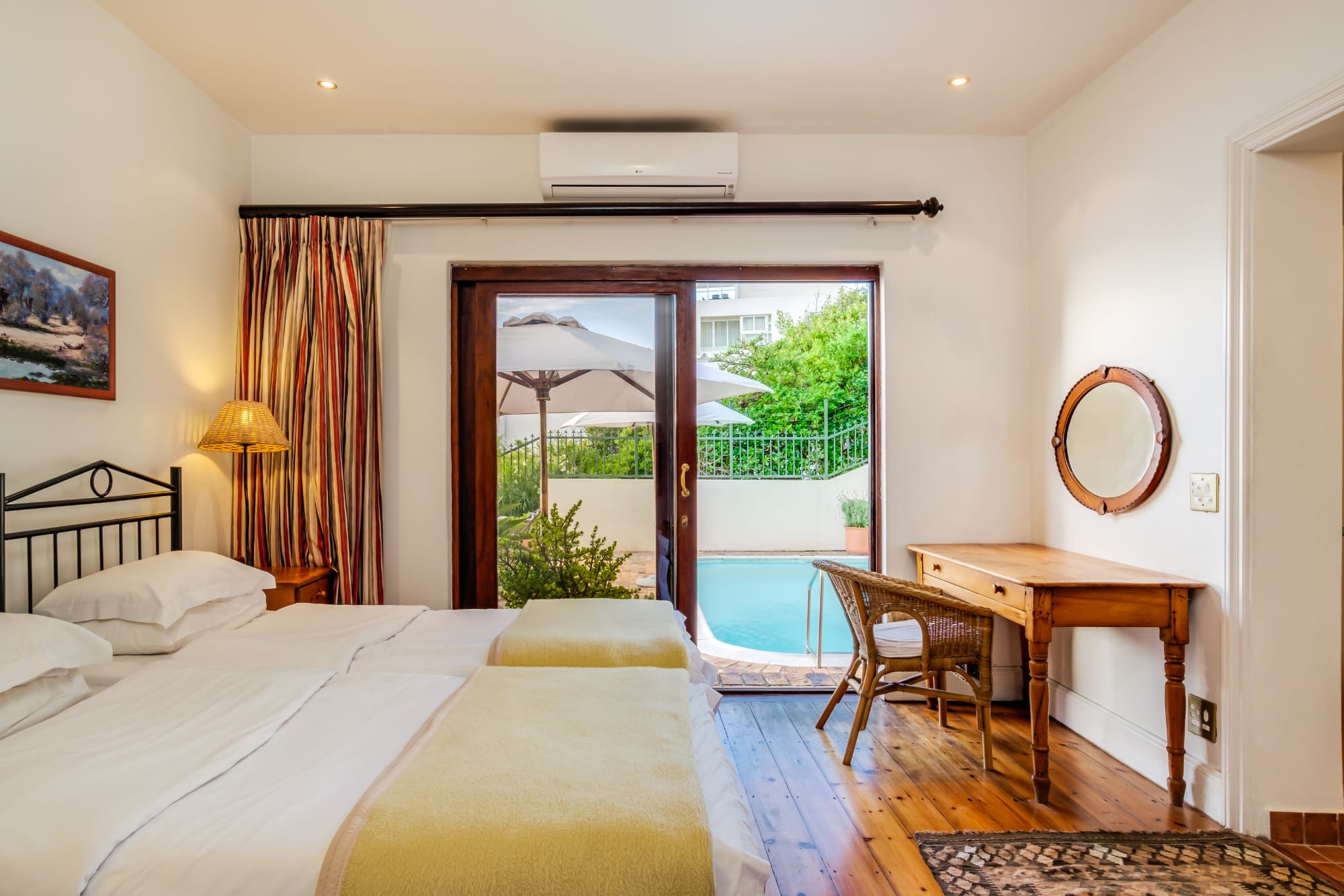 Colonial style Apartment w Views and Pool Area CBT Lodge 5