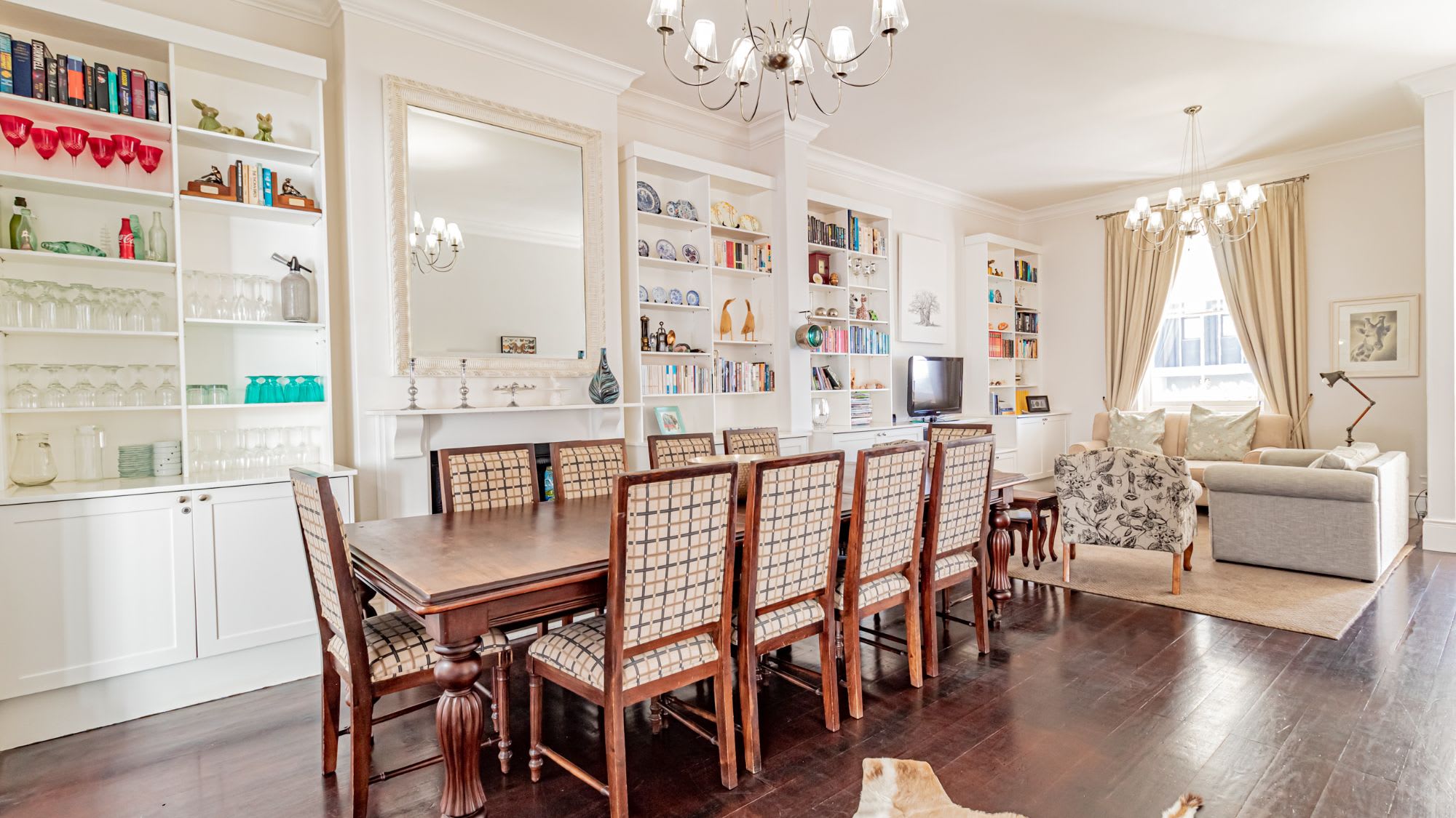 Lovely Holiday Home w Private Courtyard Six Selbourne 5