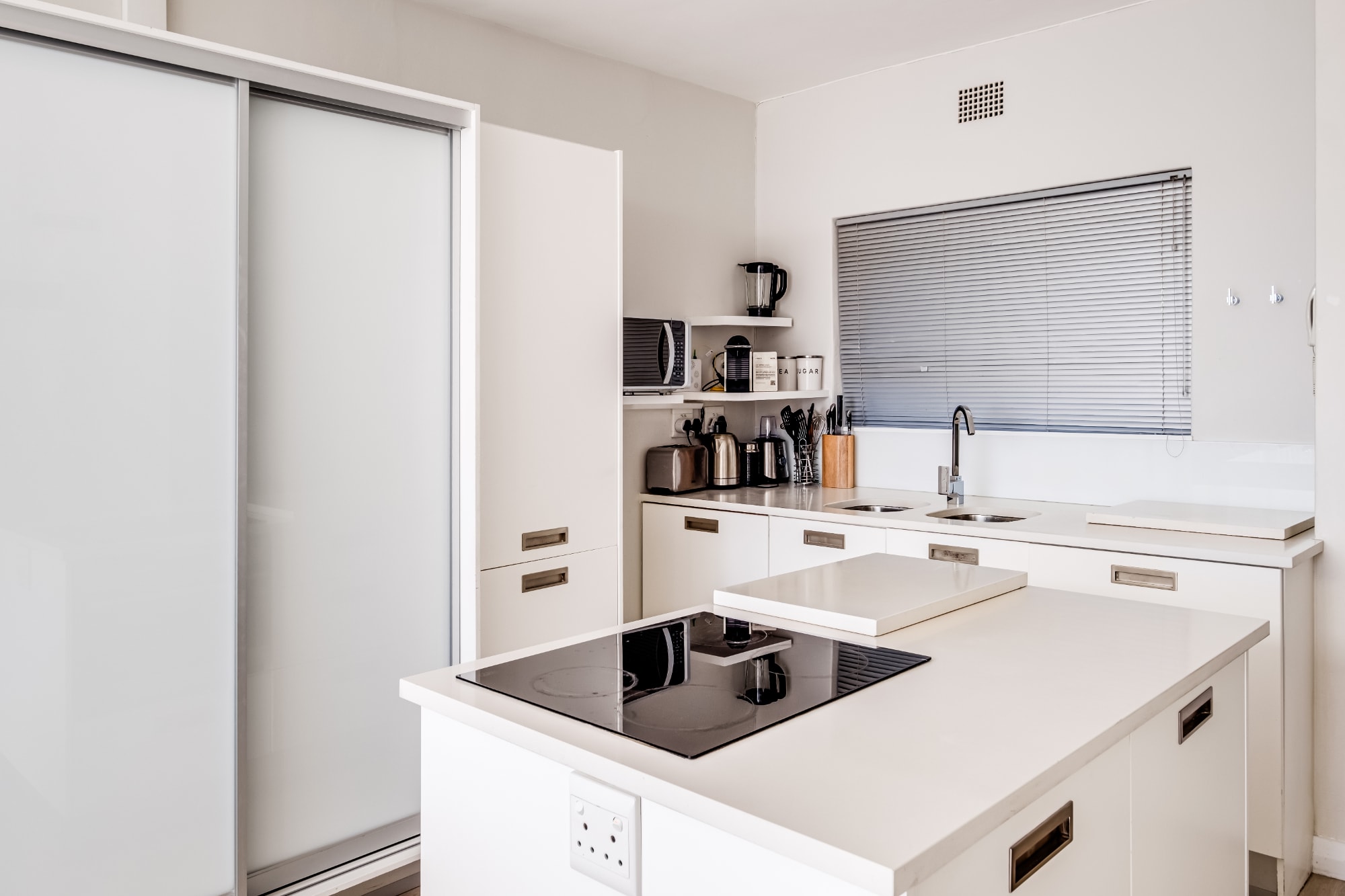 Compact Camps Bay Holiday Apartment with Private Pool Sea Escape 10