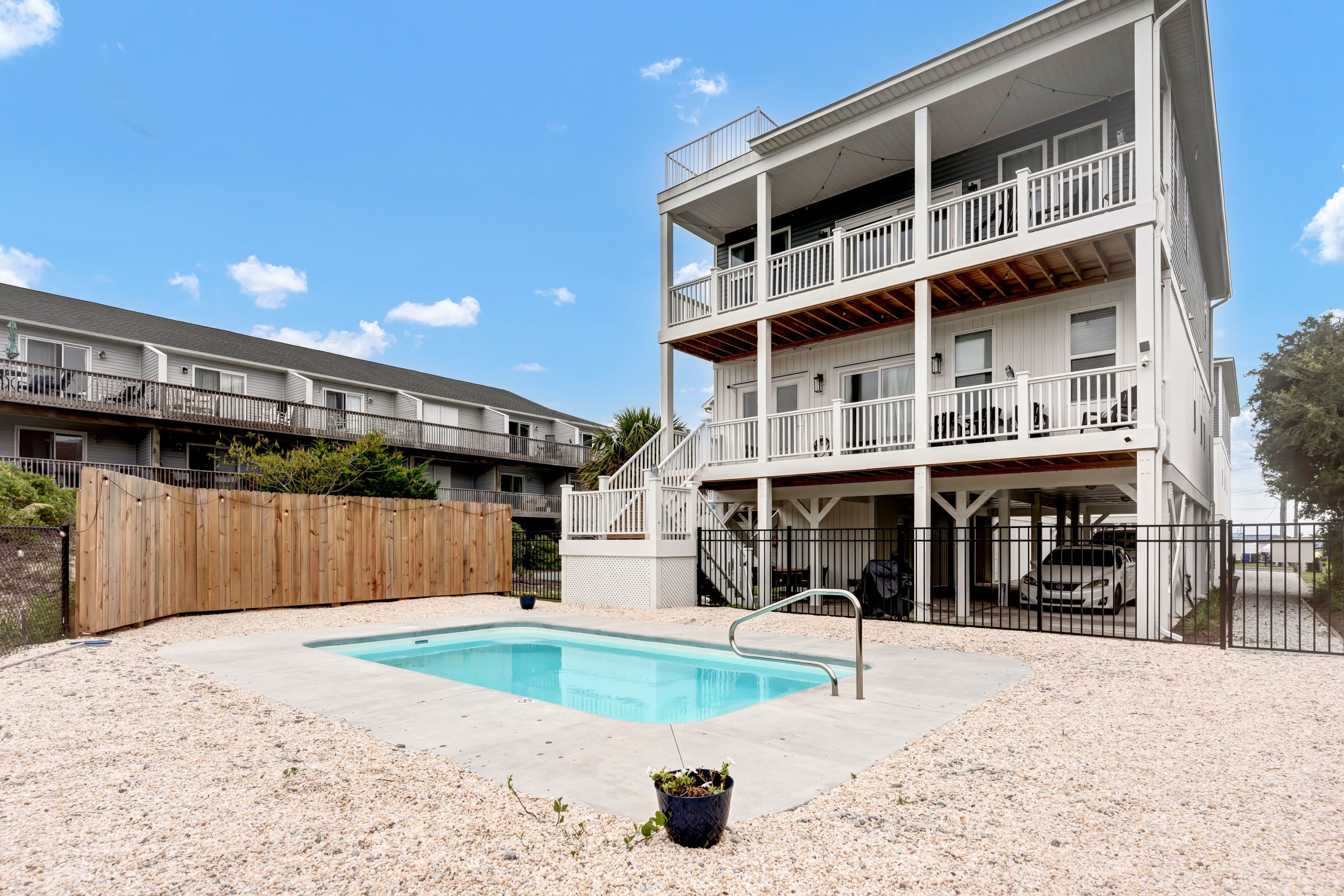 Walk to beach | Pool | Ocean View | Parking | Bunk Beds — Surf City, NC — vacation rental