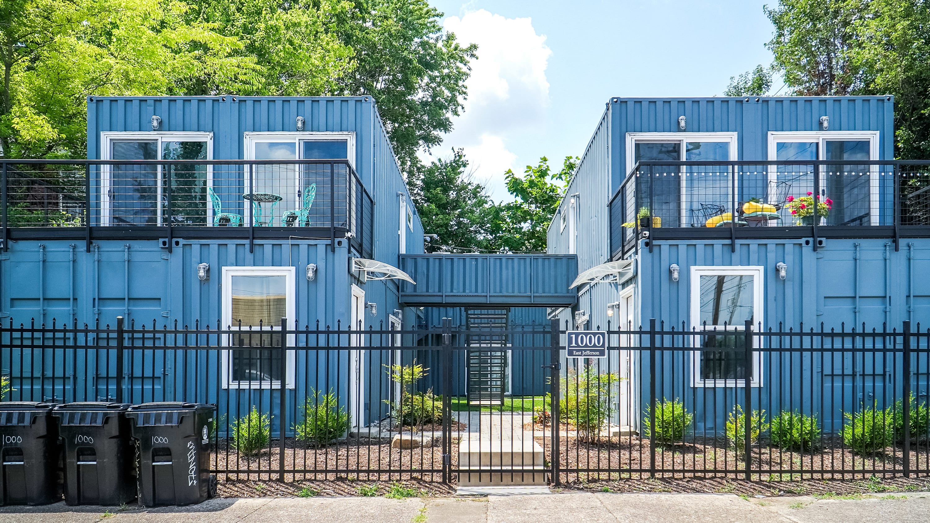 Unique Shipping Container Retreat: Six 1BR Units - Foto 1