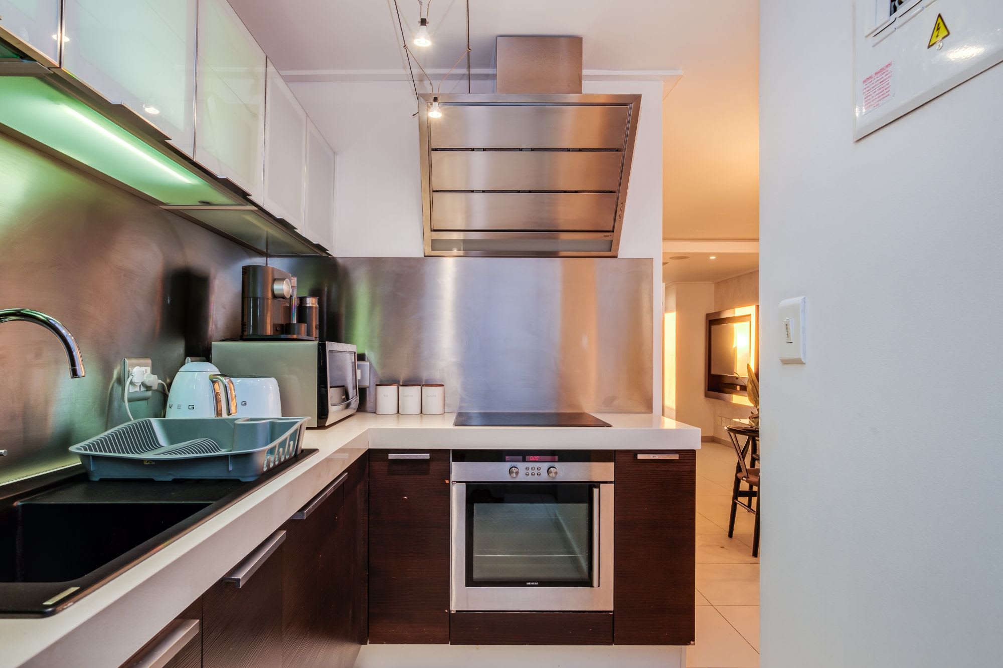 Stylish Holiday Apartment w Private Pool and 180 Views Malibu 9