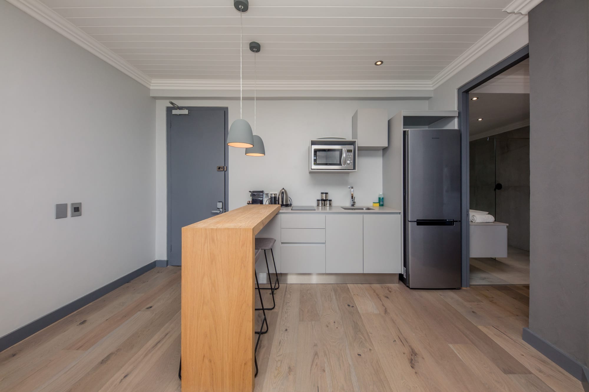 Cozy Apartment Opposite Camps Bay Beach Seasonsfind the Bay 9