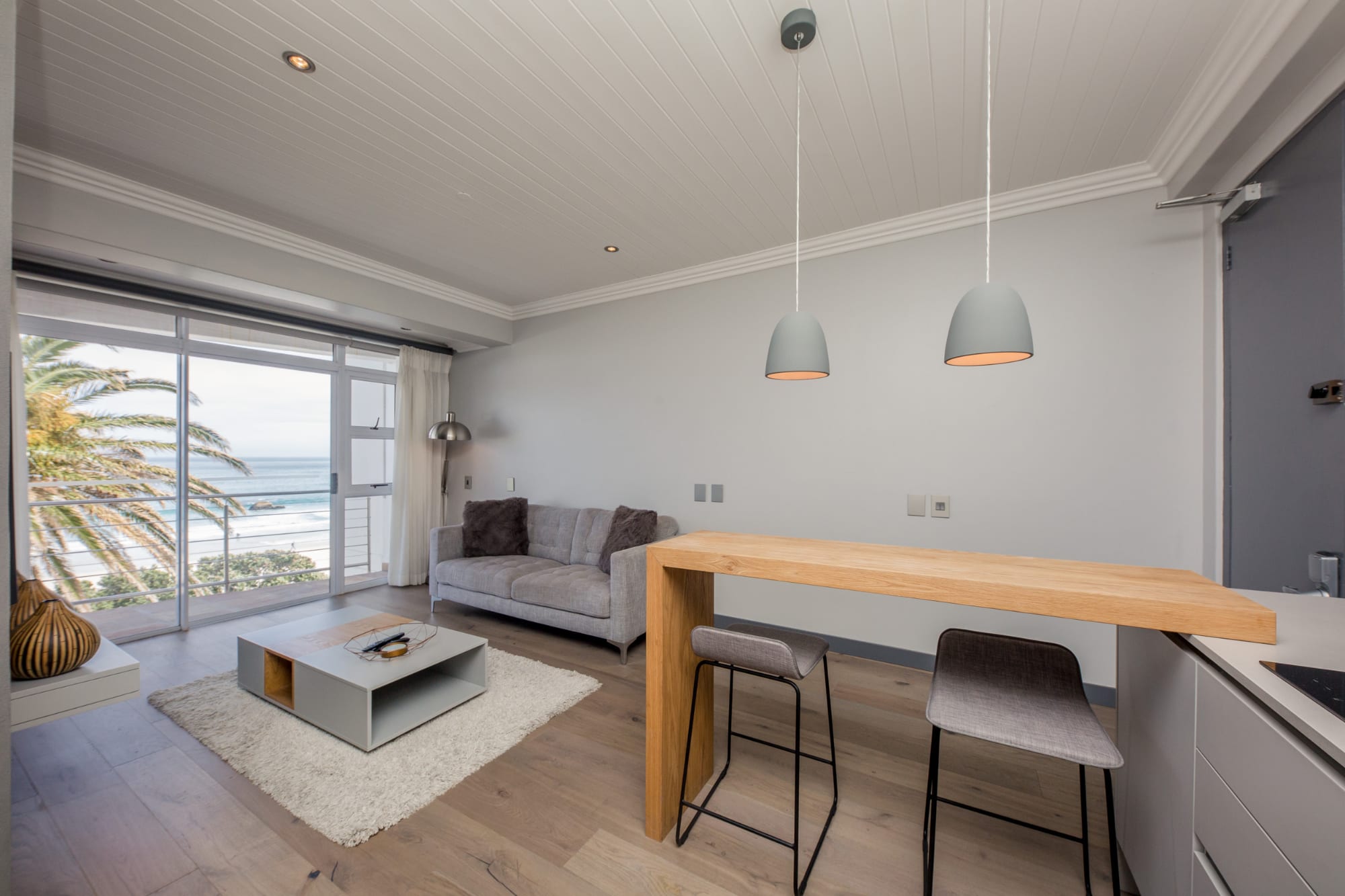 Cozy Apartment Opposite Camps Bay Beach Seasonsfind the Bay 8