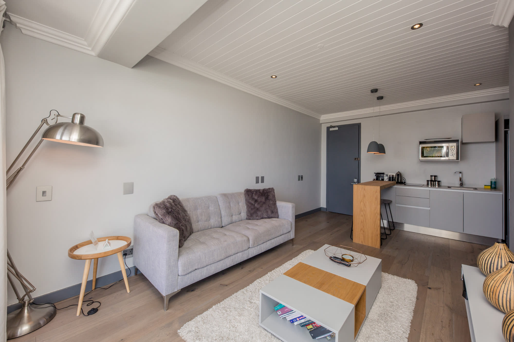 Cozy Apartment Opposite Camps Bay Beach Seasonsfind the Bay 7