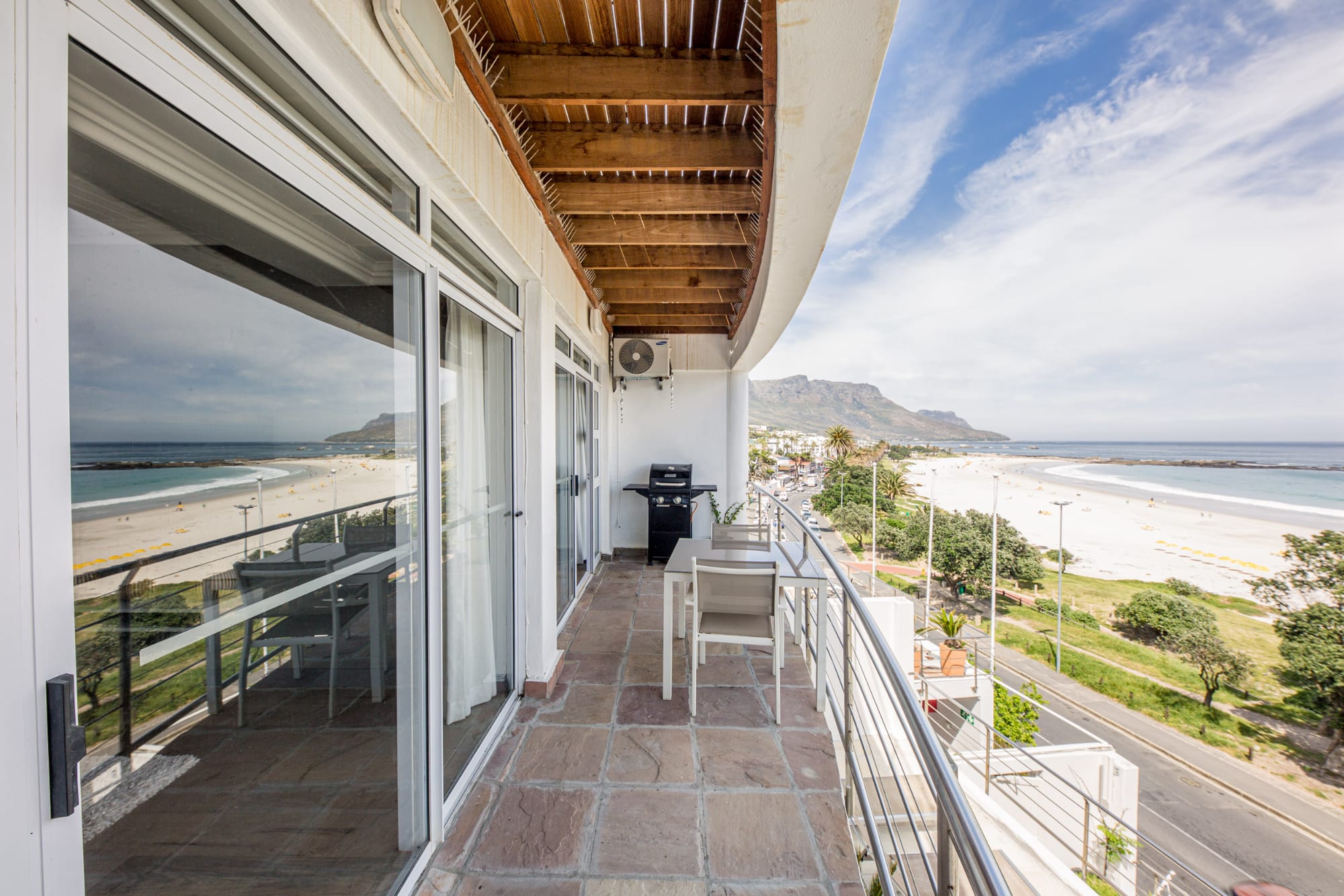 Cozy Apartment Opposite Camps Bay Beach Seasonsfind the Bay 6