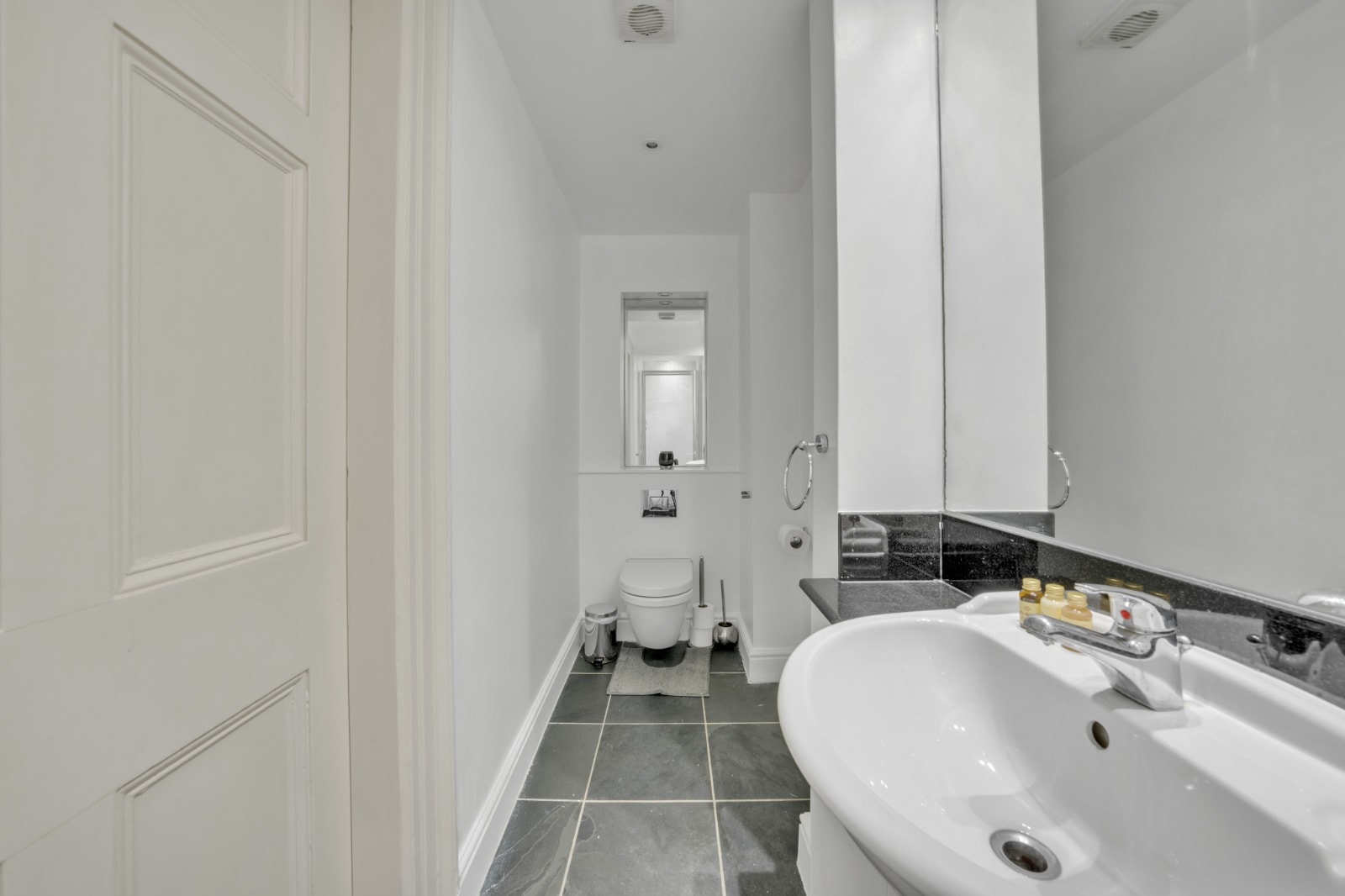 Split Level Apartment behind Harrods in Hans Place SW1X 0JY - Property image 20 - VivreStays