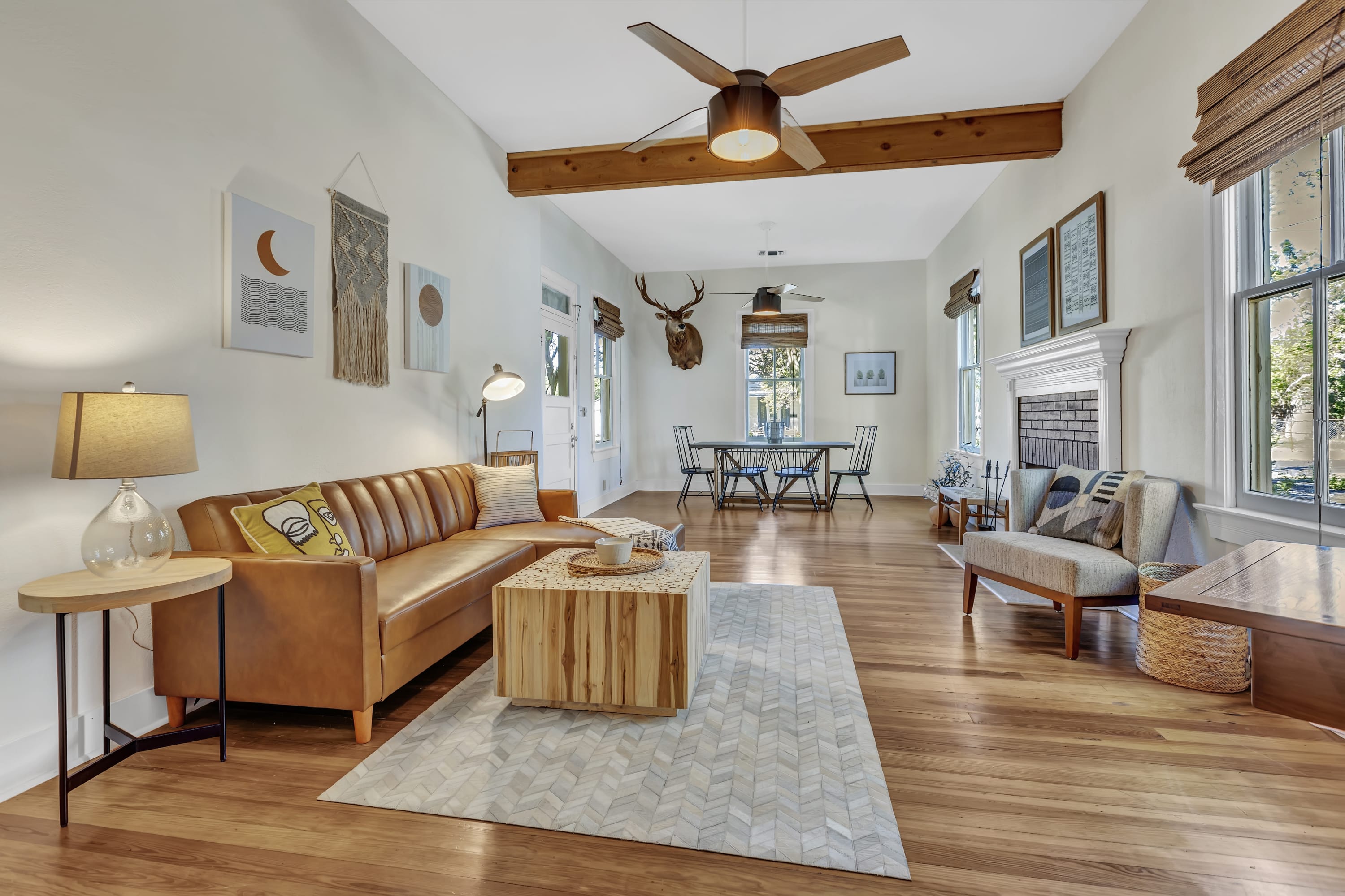 Ferien Haus - Hot Tub, Fire Pit & Walk to Main St — Fredericksburg, TX — vacation rental