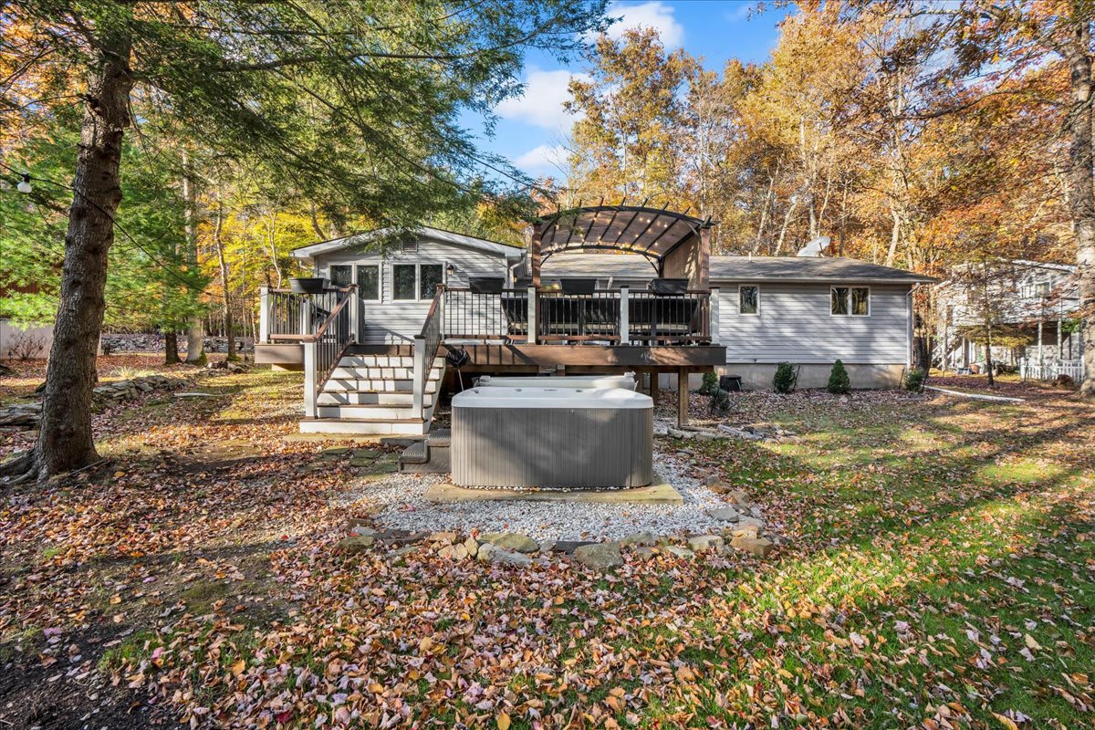 Mountain Home: Hot Tub, Lake Beach & Fireplace