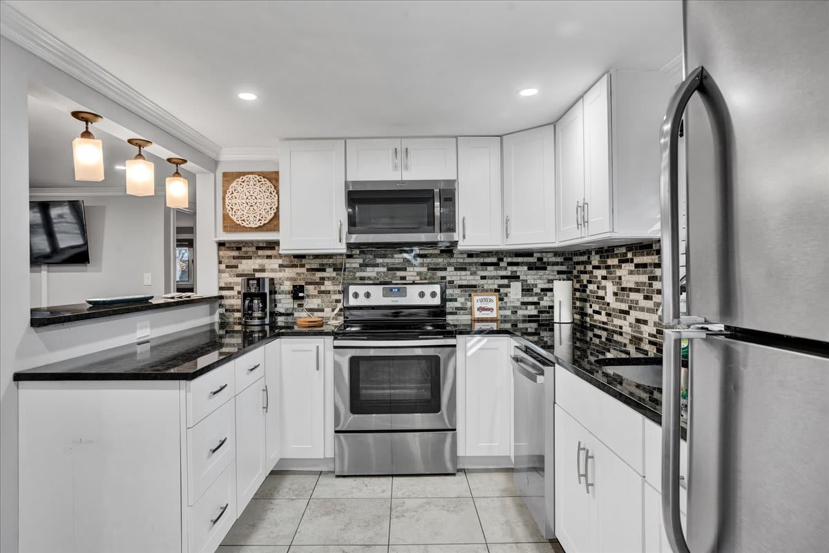 Modern & Fully Equipped Kitchen
Sleek, stylish, and ready for any meal! This kitchen features stainless steel appliances, elegant white cabinetry, and a gorgeous backsplash that ties it all together. Whether you're whipping up breakfast or a full fea