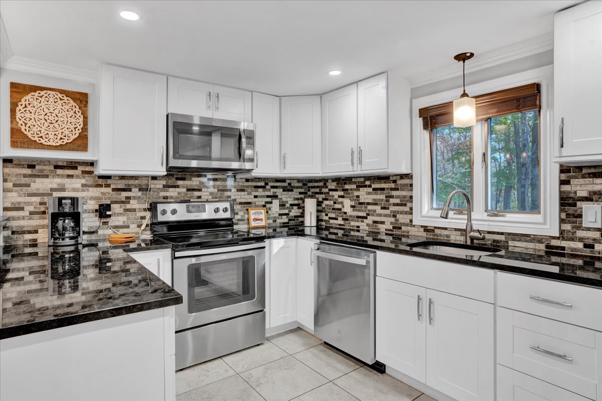 Bright & Airy Cooking Space
Natural light pours through the window, illuminating the spacious countertops and modern finishes. Cooking here isn’t just functional, it’s an experience.