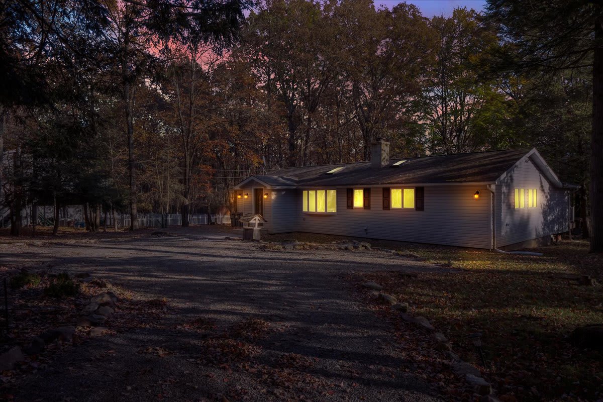 A Magical Evening Retreat
As the sun sets, the home transforms into a warm and peaceful escape. With soft glowing lights and the tranquility of nature surrounding it, this is the perfect place to unwind after a long day.