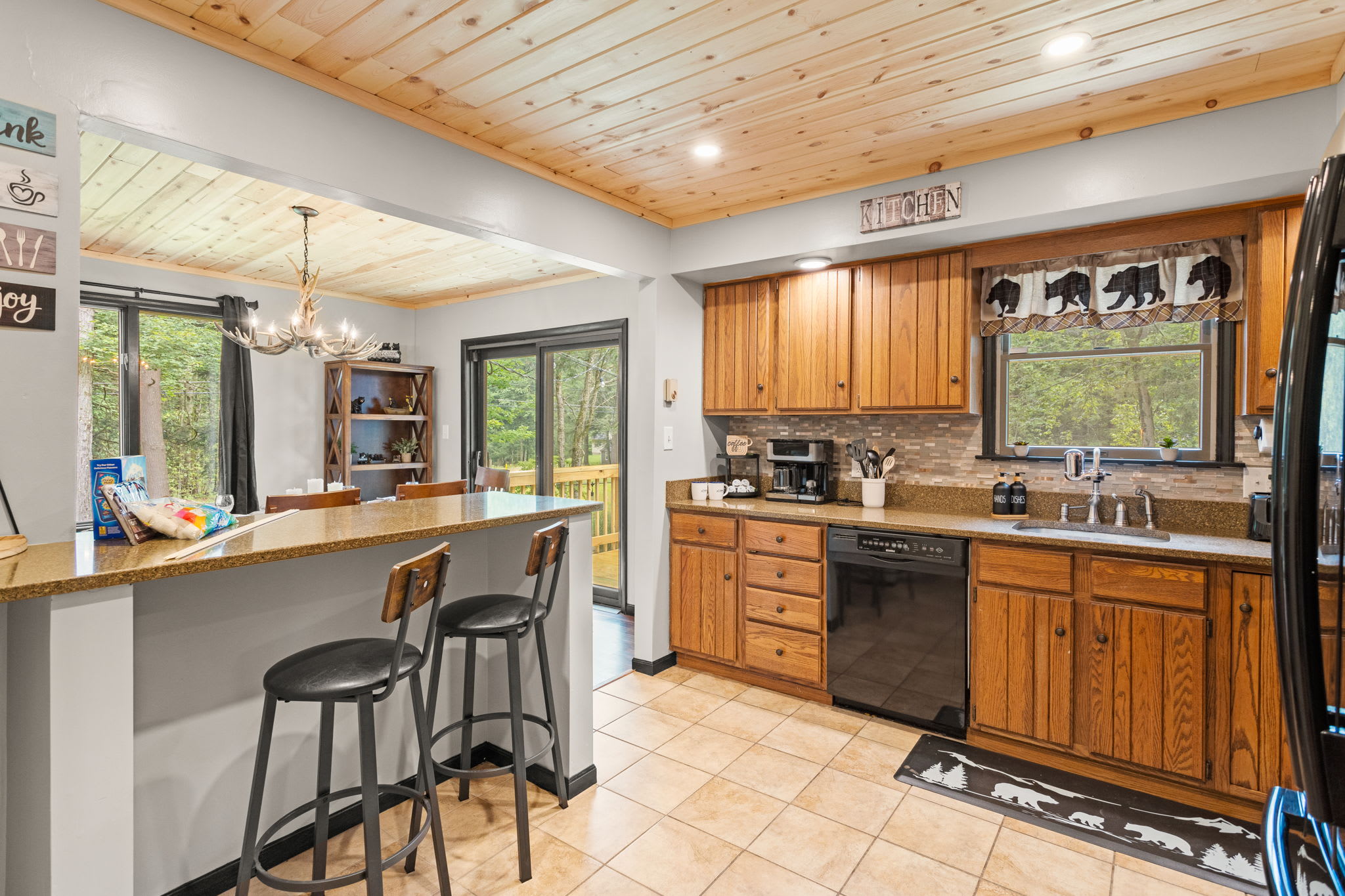 Open-Concept Kitchen & Bar – A spacious kitchen layout with a breakfast bar, modern appliances, and an inviting atmosphere perfect for entertaining.