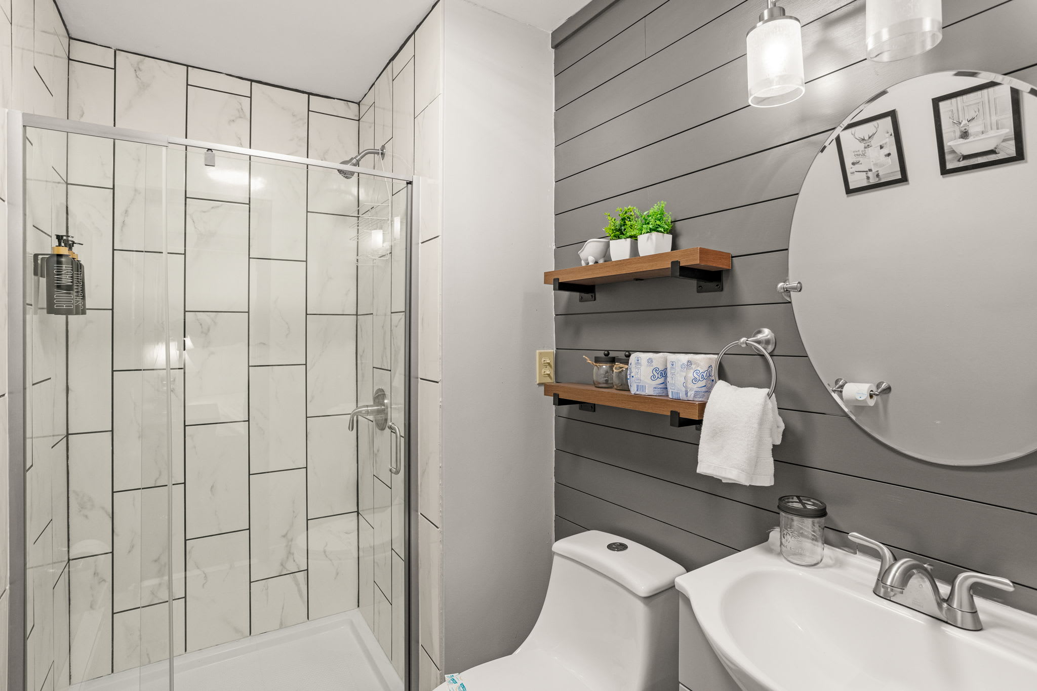 Sleek & Modern Bathroom Design – A contemporary bathroom with elegant subway tiles, a glass-enclosed shower, and stylish finishes for a spa-like experience.