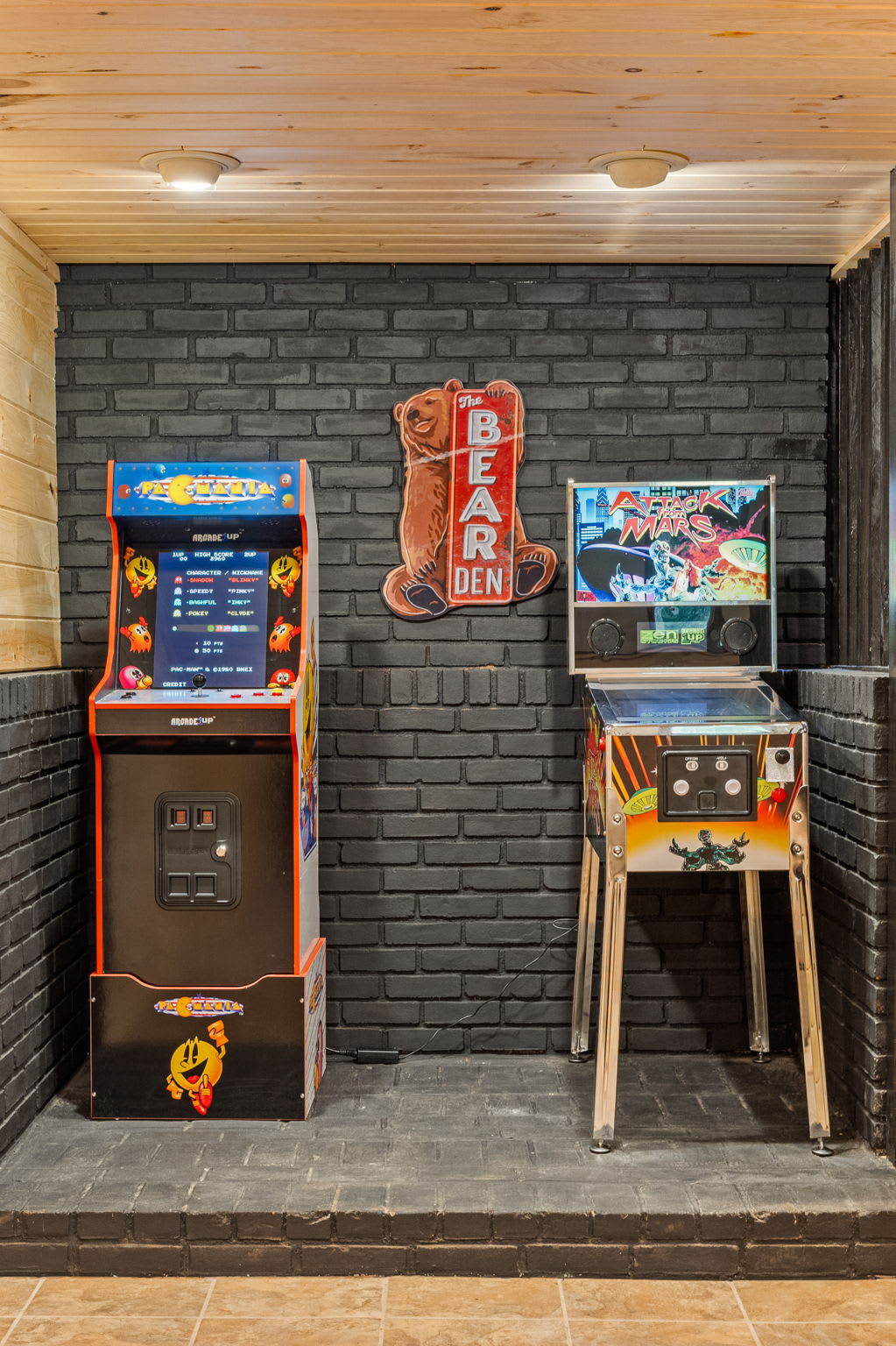 Vintage Arcade & Pinball Setup – A nostalgic arcade space featuring retro games, rustic wood finishes, and a cozy gaming atmosphere.