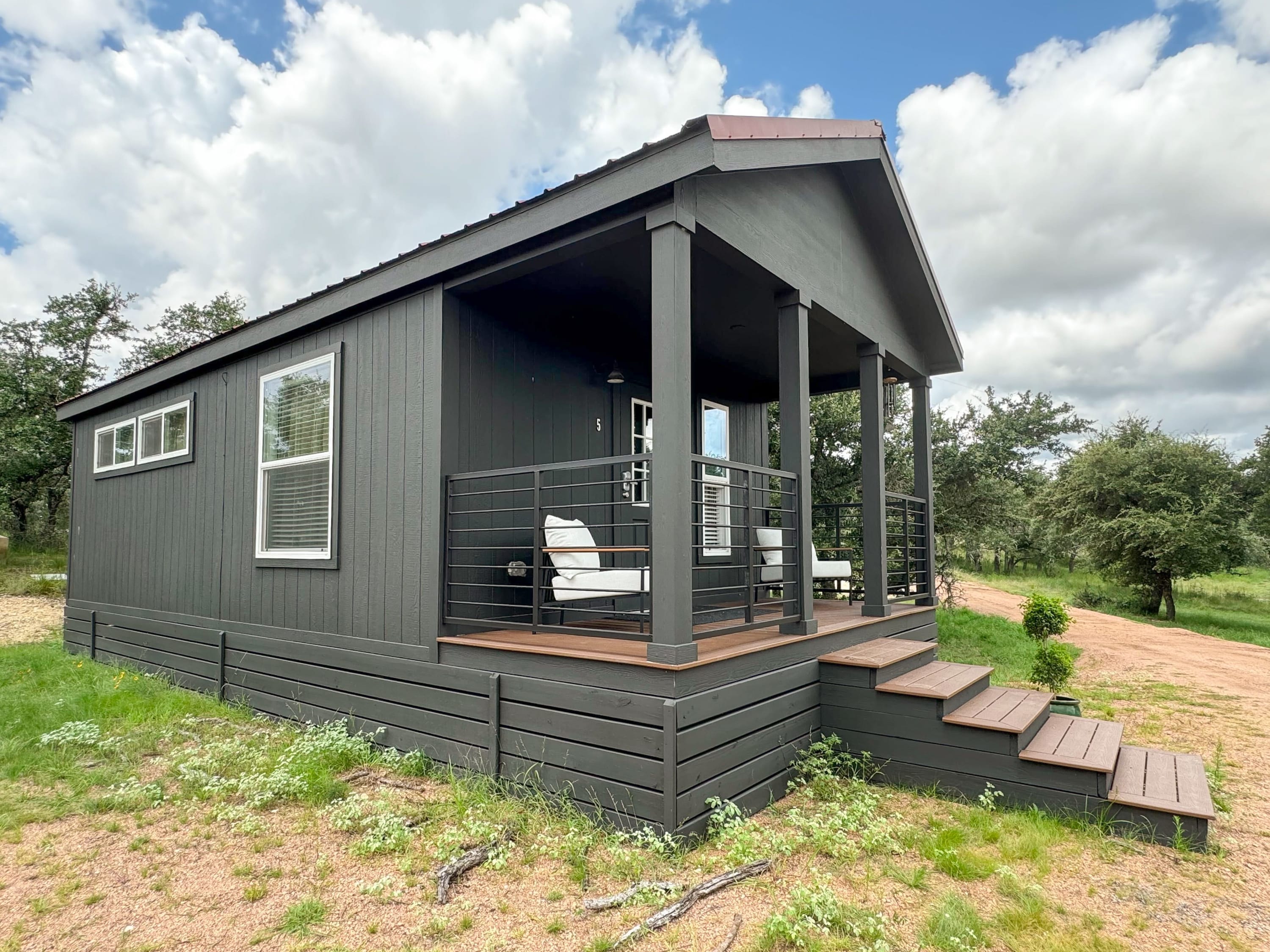 Upstay Cabin Tiny Home Close to Austin