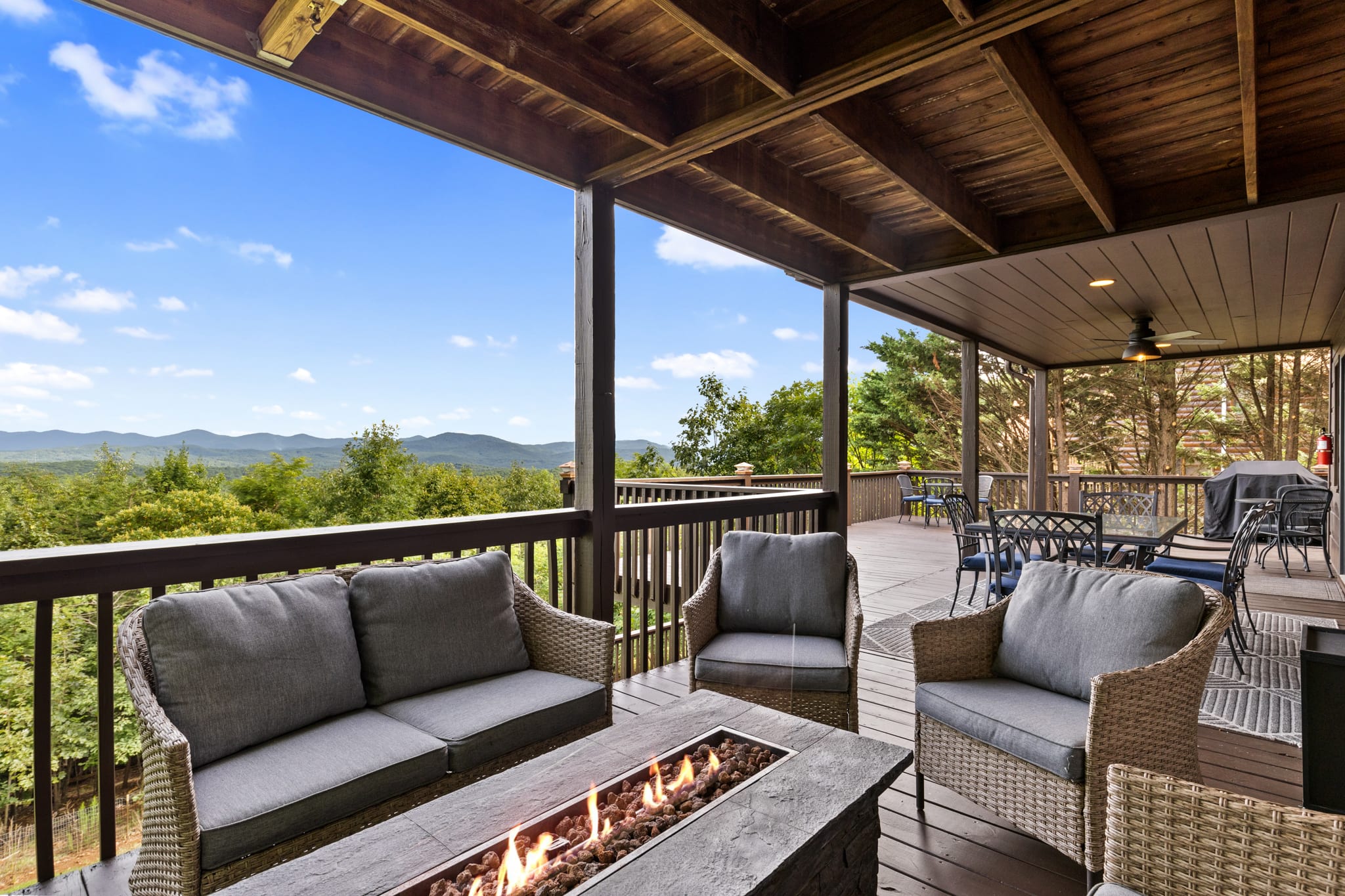 Mountain Views | Games | Hot Tub | Fire Pit | BBQ — Morganton, GA — vacation rental