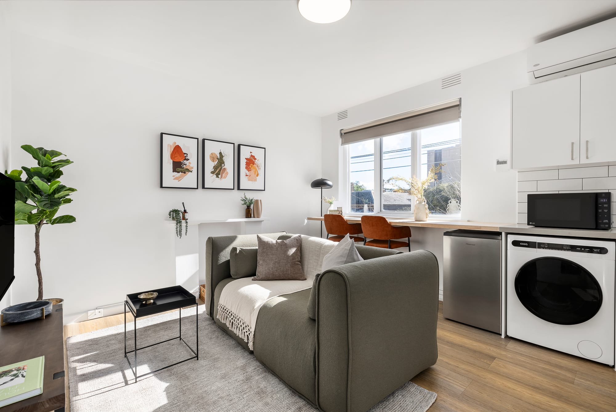 Windsor Apartments - One Bedroom with Courtyard