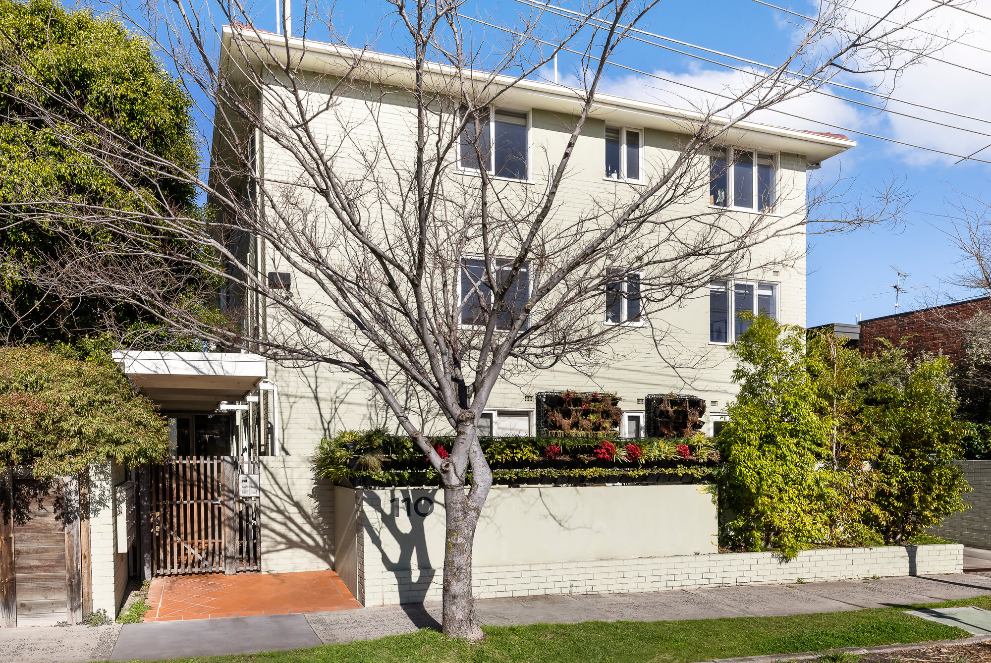 Windsor Apartments - One Bedroom with Courtyard