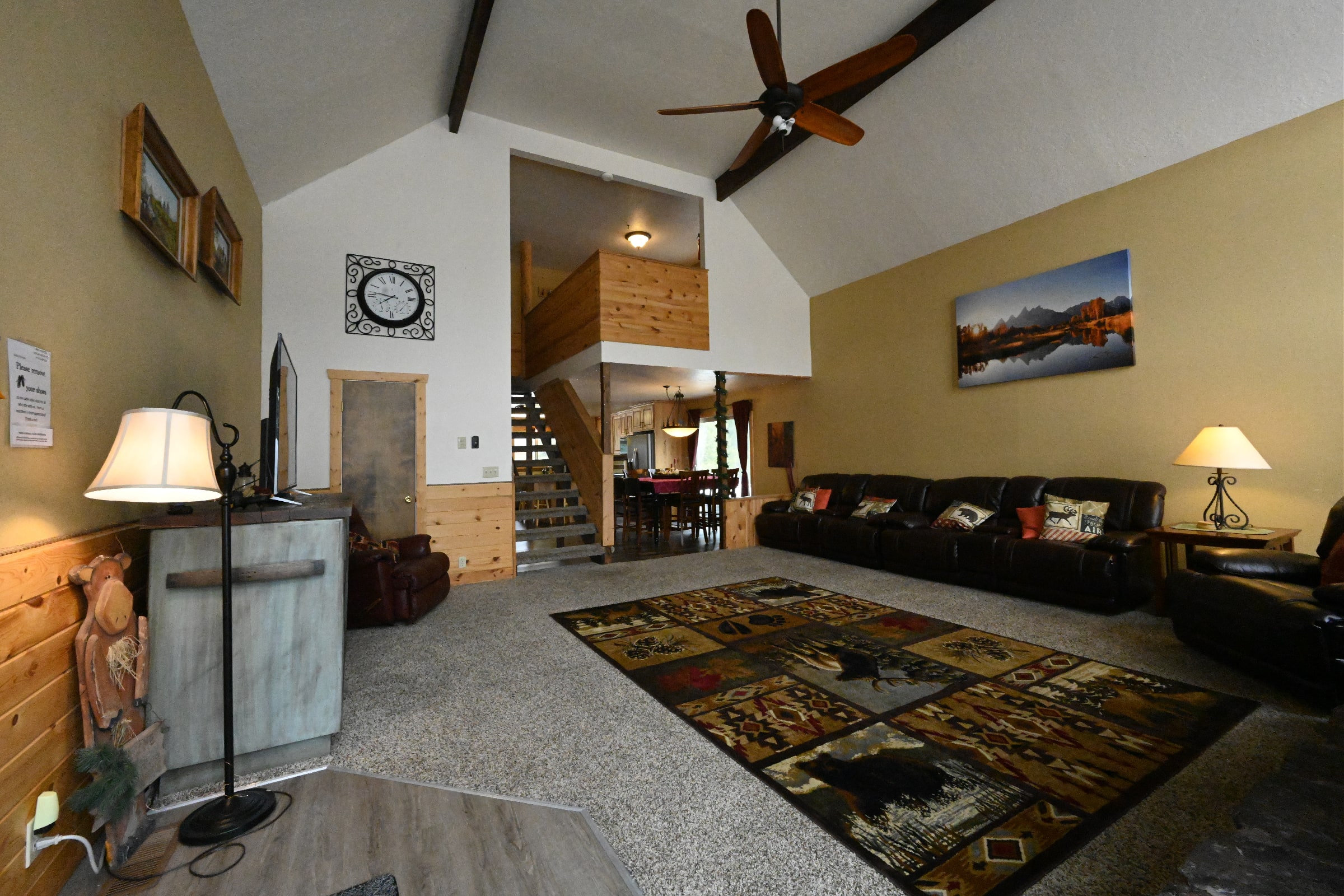 Grizzly Den, Large Cabin, 22 Miles to Yellowstone — Island Park, ID — vacation rental