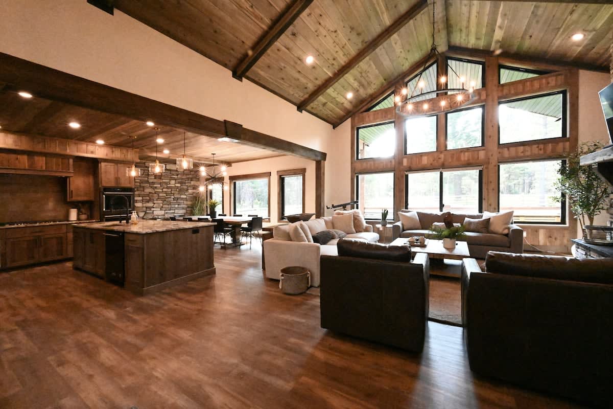 Luxury Cabin | 20 Miles to Yellowstone! | Theater Room| Hot Tub — Island Park, ID — vacation rental