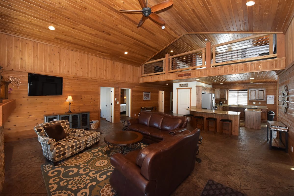 AMAZING CABIN -NEAR ISLAND PARK RESERVOIR – CLOSE TO YELLOWSTONE – PET FRIENDLY — Island Park, ID — vacation rental