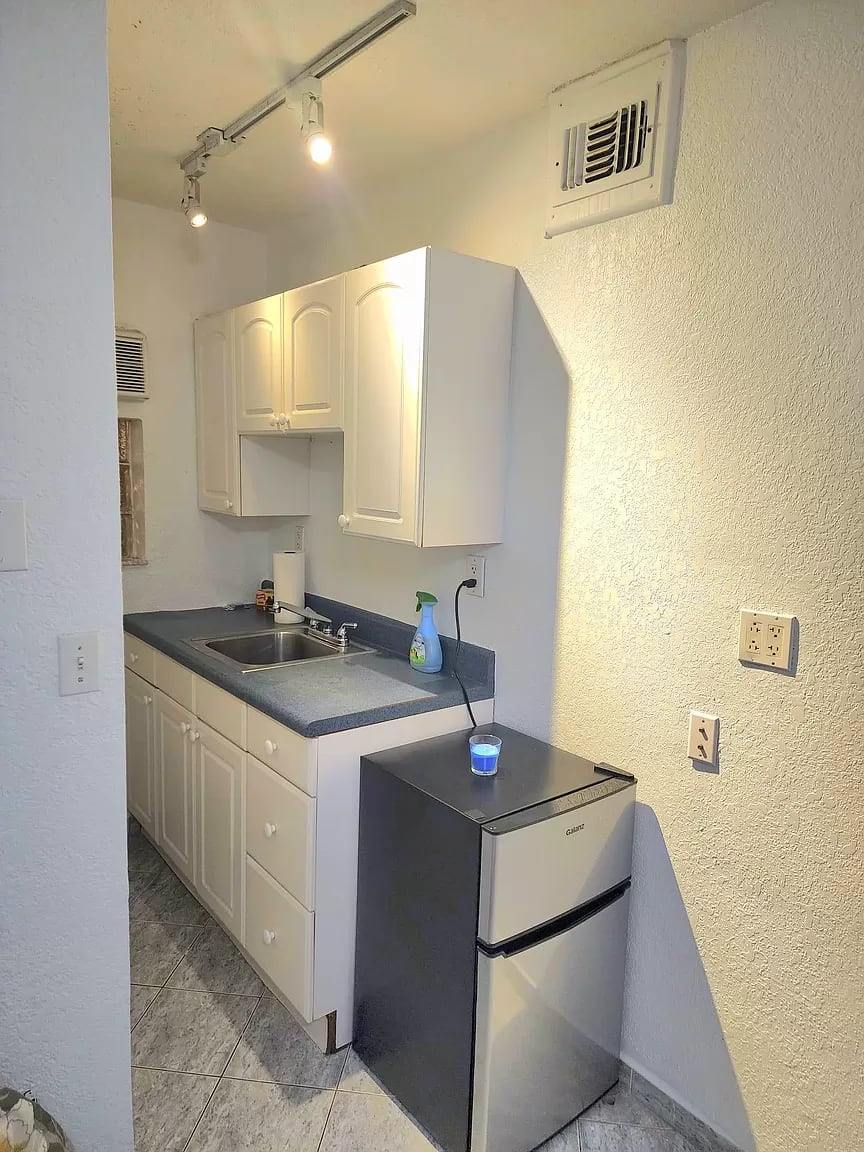 Cozy 2BR Hollywood Apartment, 2 Baths, Sleeps 6