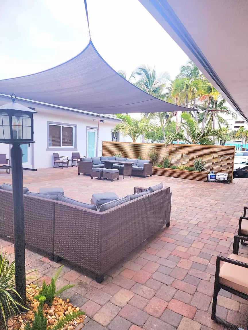Cozy 2BR Hollywood Apartment, 2 Baths, Sleeps 6