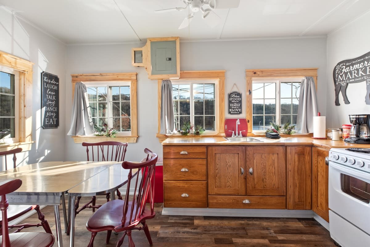 Historic Rockaway Beach Cottage 8 — Rockaway Beach, MO — vacation rental