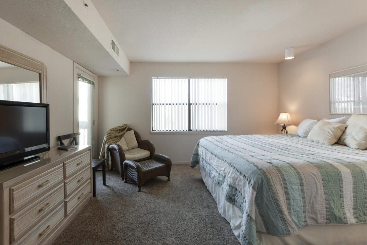 King bedroom with walkout access to the balcony.