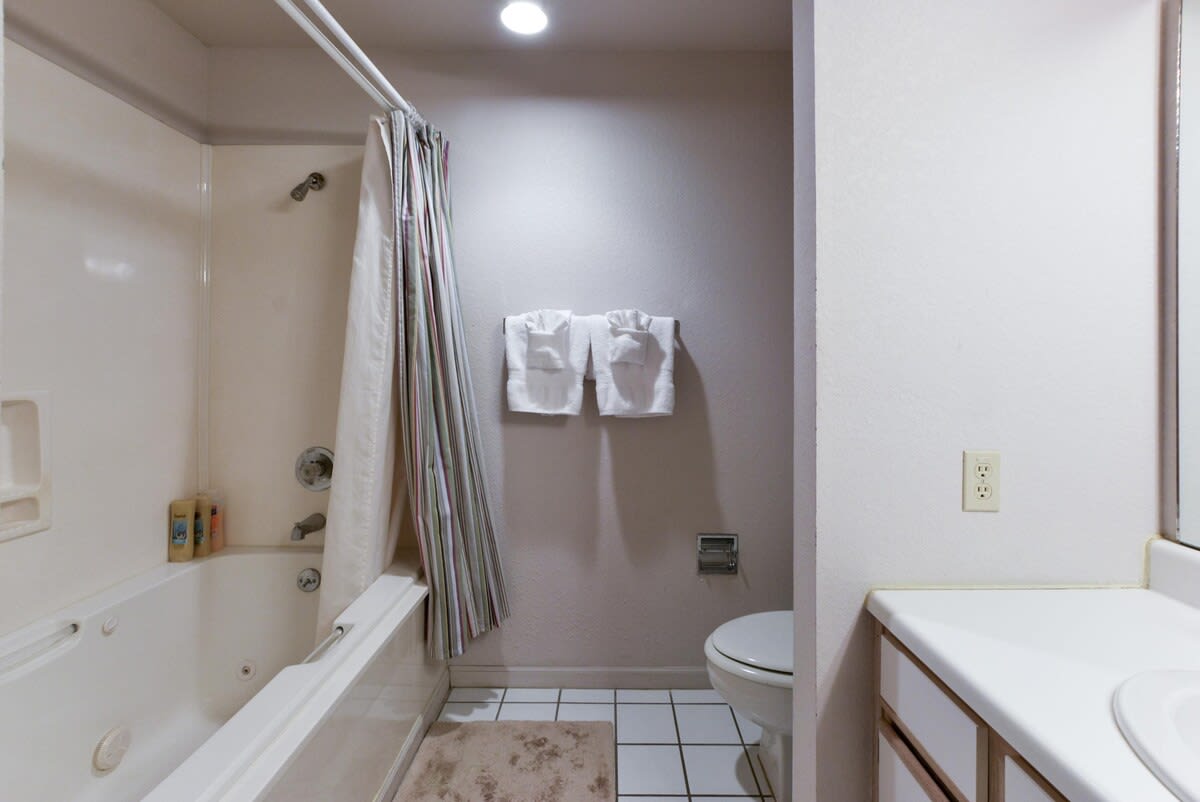 Primary room attached bath with jetted tub!